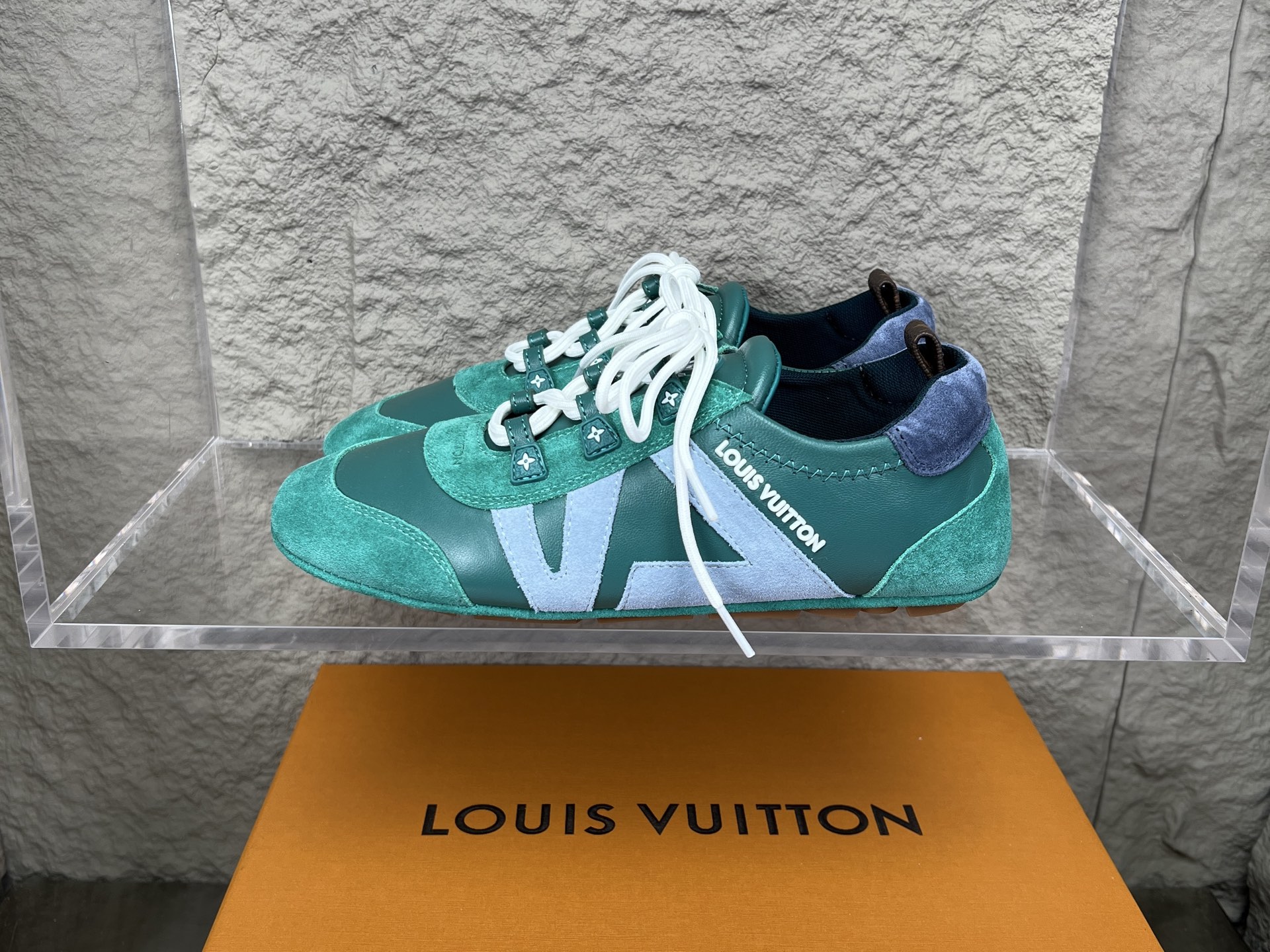 Louis Vuitton Women's Sneakerina Green Leather Low Top Trainers Shoes 1 i1747516200091 87 0 0