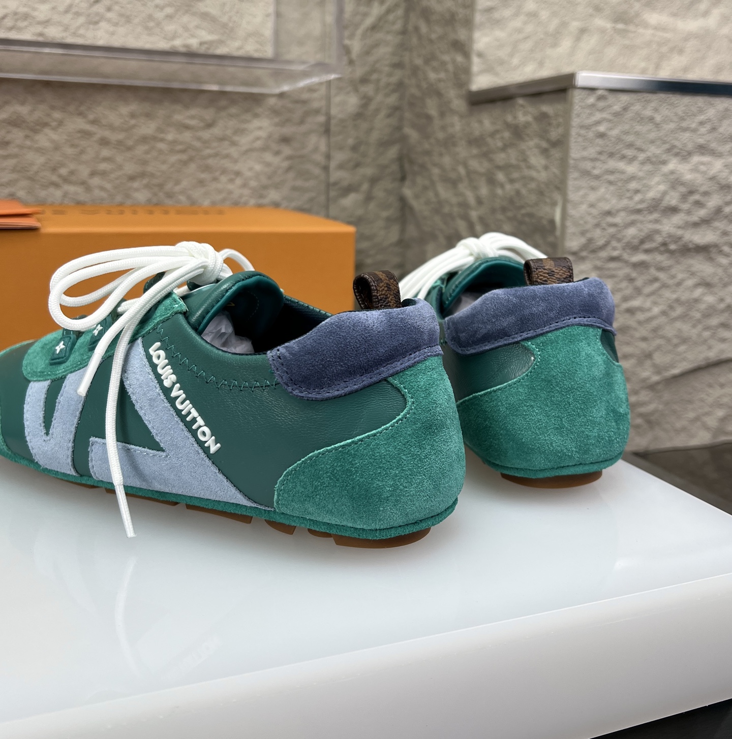 Louis Vuitton Women's Sneakerina Green Leather Low Top Trainers Shoes 8 i1747516200091 9733 0 7