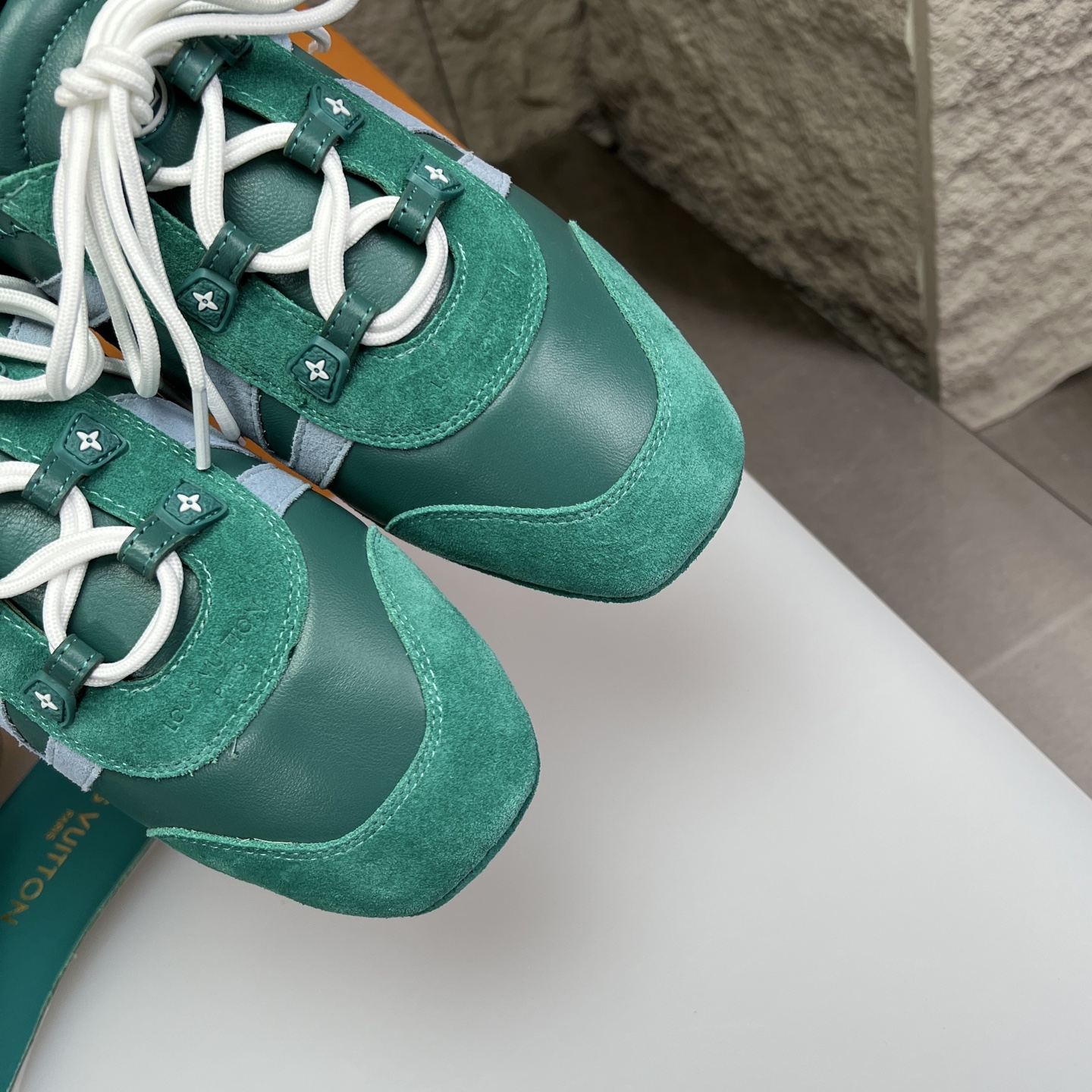Louis Vuitton Women's Sneakerina Green Leather Low Top Trainers Shoes 6 i1747516202407 2918 0 5