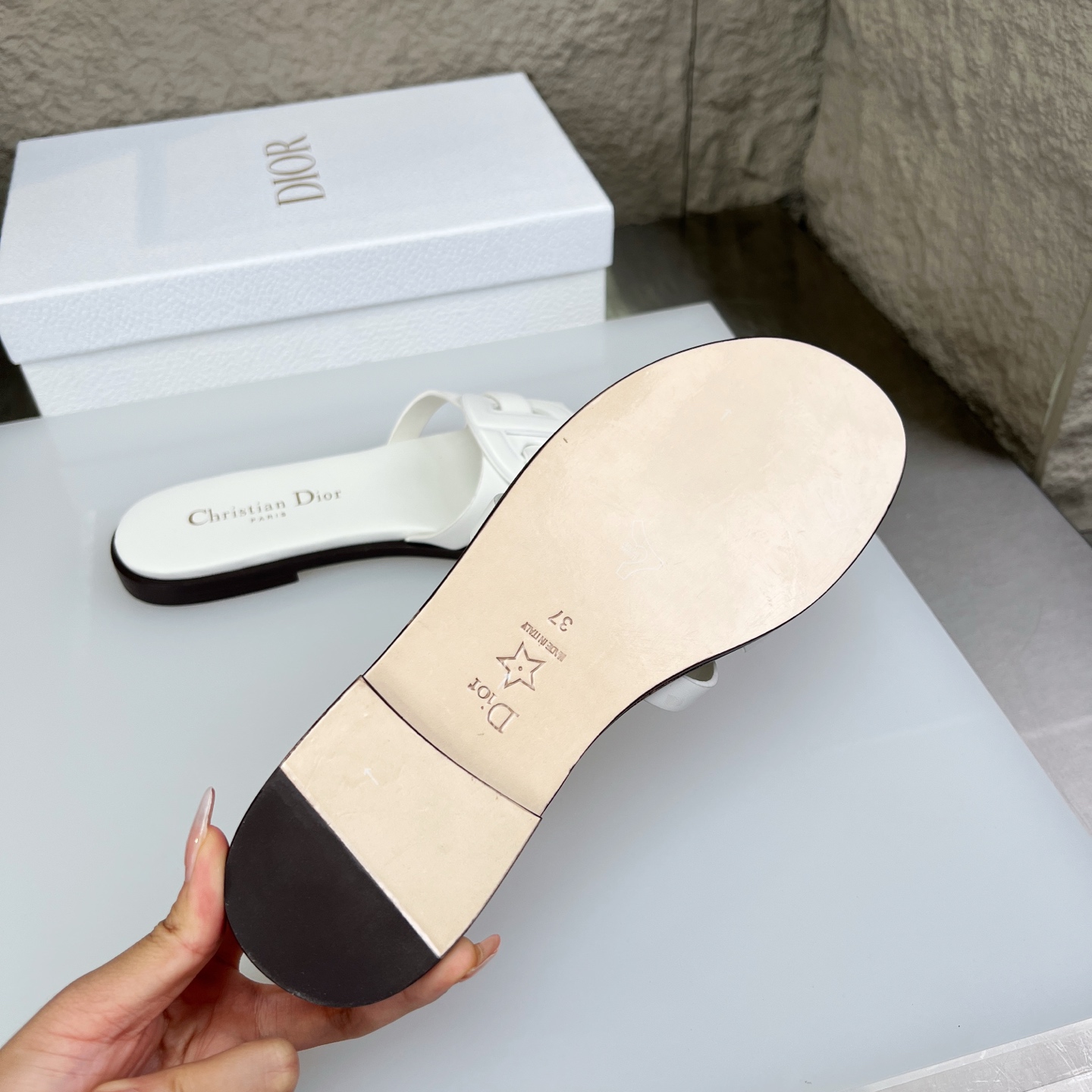 Dior D-Club White Leather Flat Sandals with Cutout CD Signature 6 i1752686557961 7962 0 5