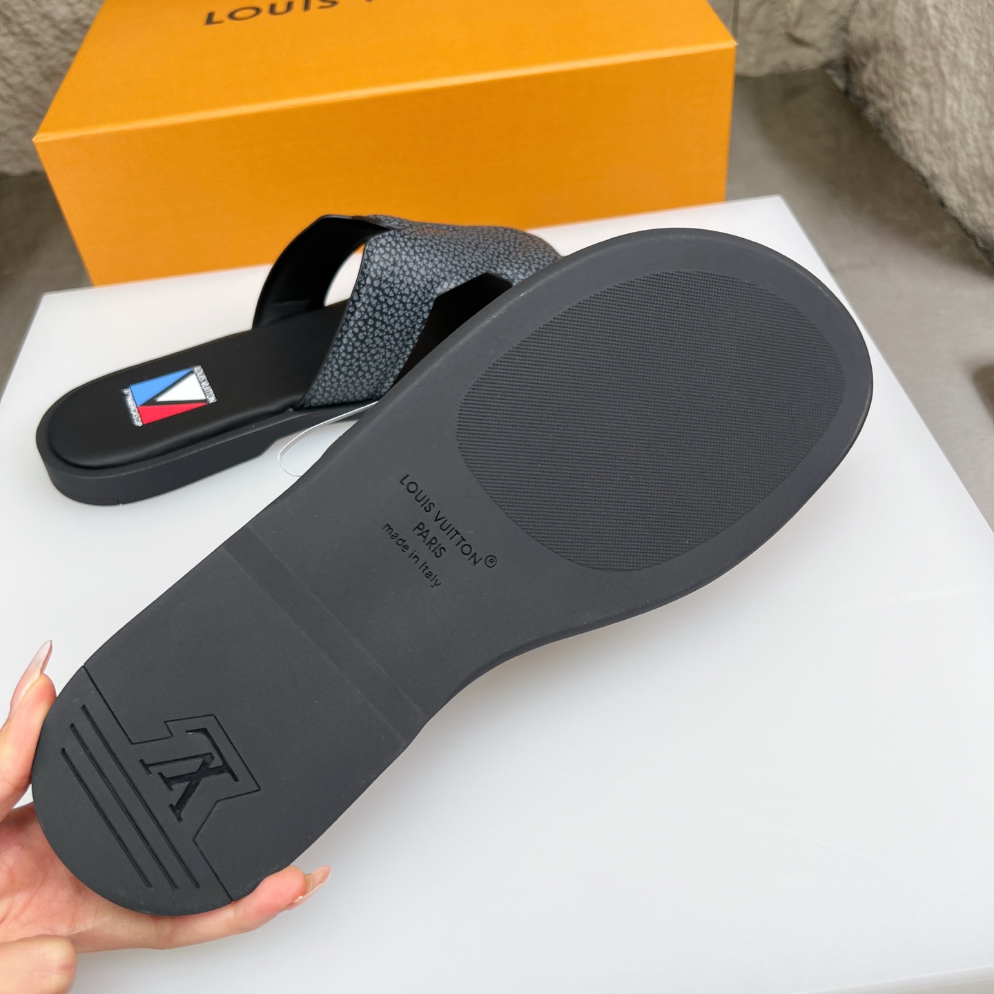 Louis Vuitton Oasis Leather Slides/Mules - Round Toe, Open, Men's Sizes 38-46 7 i1752687141192 5261 0 5