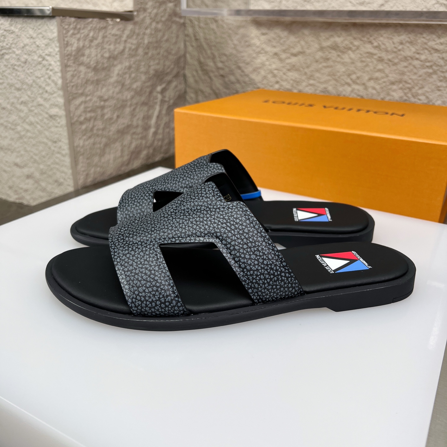 Louis Vuitton Oasis Leather Slides/Mules - Round Toe, Open, Men's Sizes 38-46 3 i1752687142560 3407 0 1