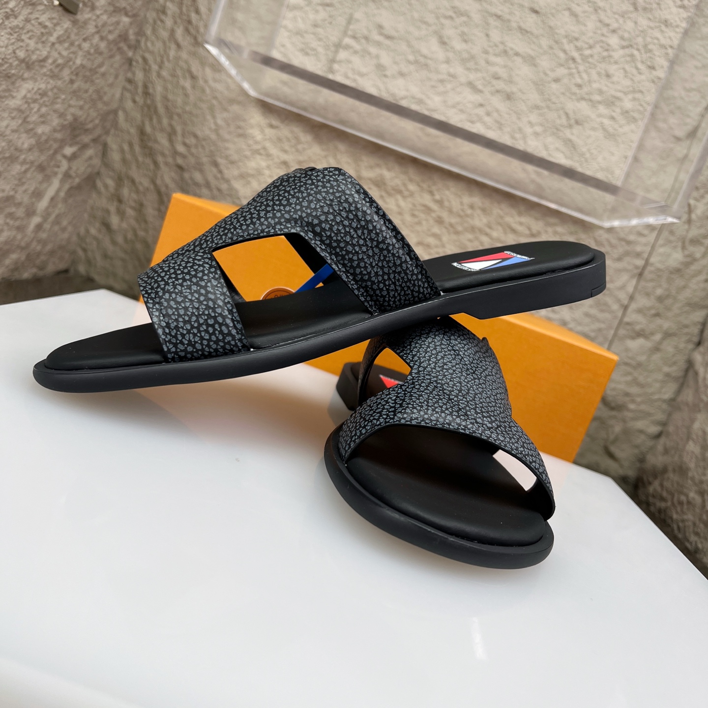 Louis Vuitton Oasis Leather Slides/Mules - Round Toe, Open, Men's Sizes 38-46 4 i1752687144674 3007 0 2