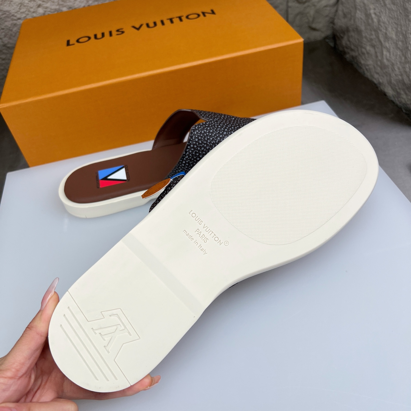 Louis Vuitton Oasis Mules/Sandals - Calf Leather, Open Toe - Size 38-46 6 i1752687149270 8226 0 5
