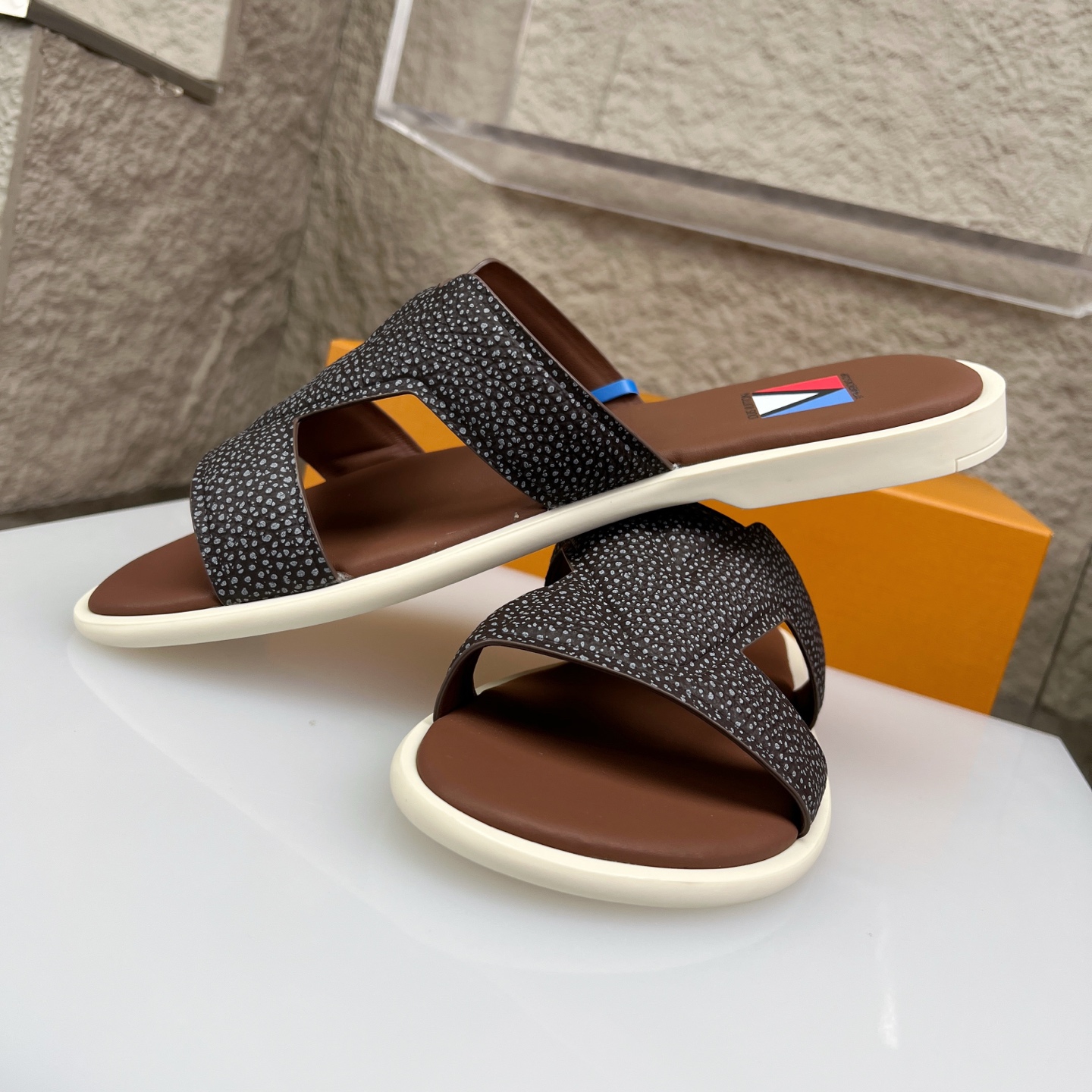 Louis Vuitton Oasis Mules/Sandals - Calf Leather, Open Toe - Size 38-46 3 i1752687150790 209 0 2