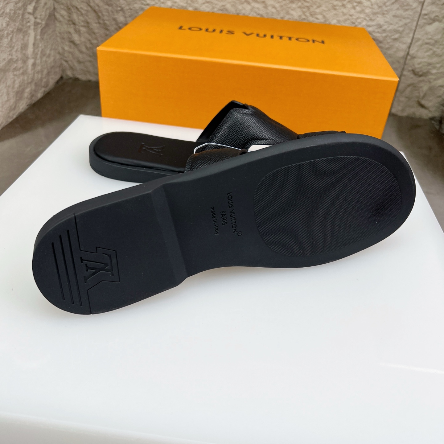 Louis Vuitton Oasis Black Leather Sandals Slides Mules Men's Size 38-46 6 i1752768881492 5967 0 5