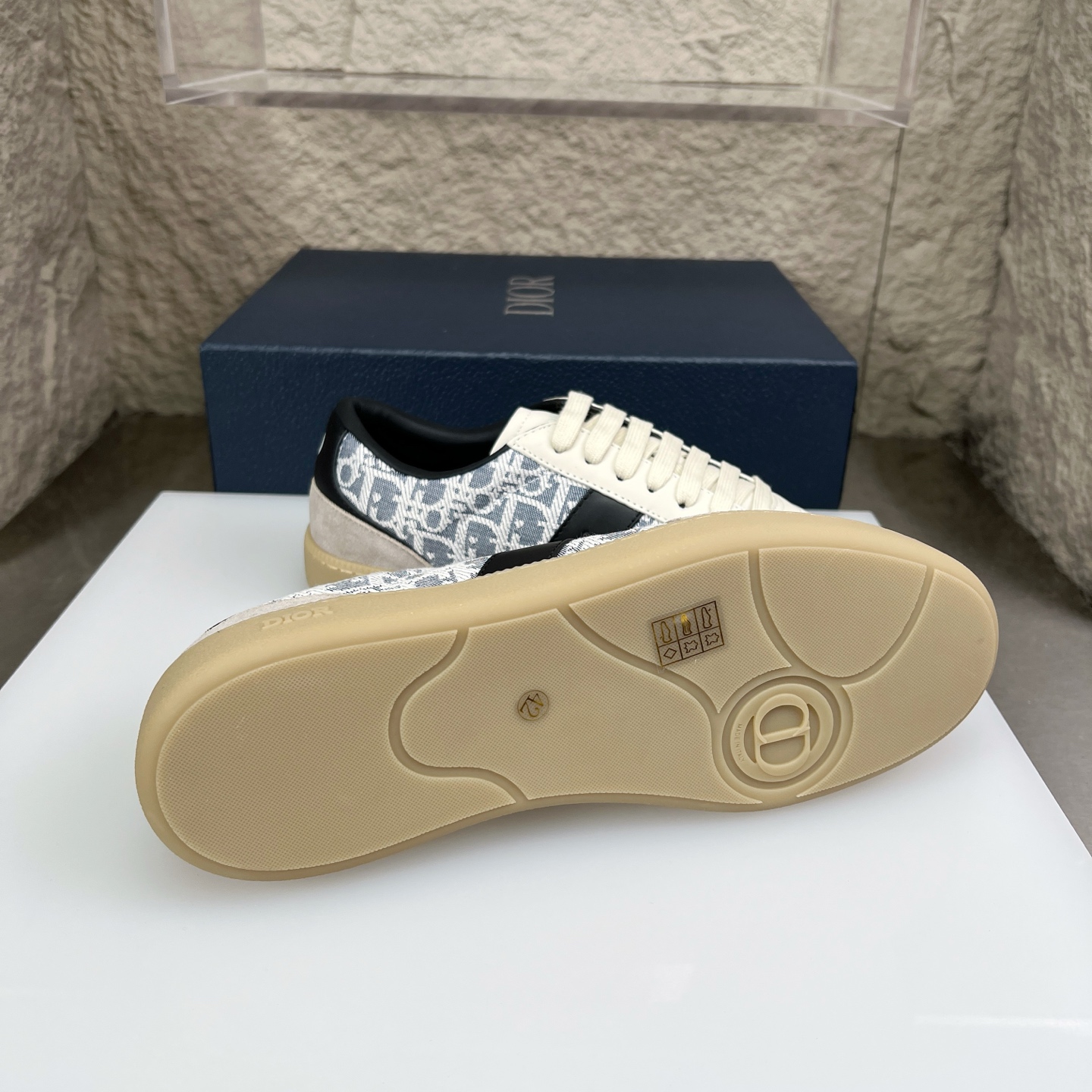 Dior B01 Sneakers - Comfortable Leather Trainers for Men and Women 10 i1752850135800 1056 0 8