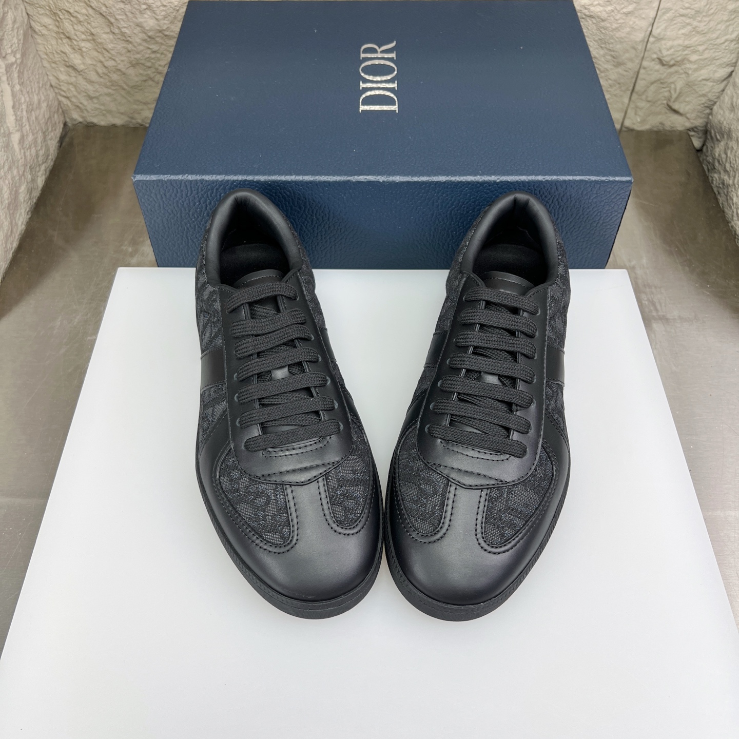 Dior B01 Sneakers: Leather Upper, Comfortable Fit, and Versatile Style 3 i1752850265238 9584 0 2