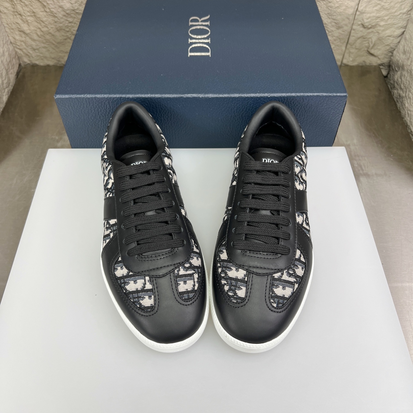 Dior B01 Sneakers - Black Leather with Oblique Print - Comfortable & Stylish 4 i1752861361816 114 0 2