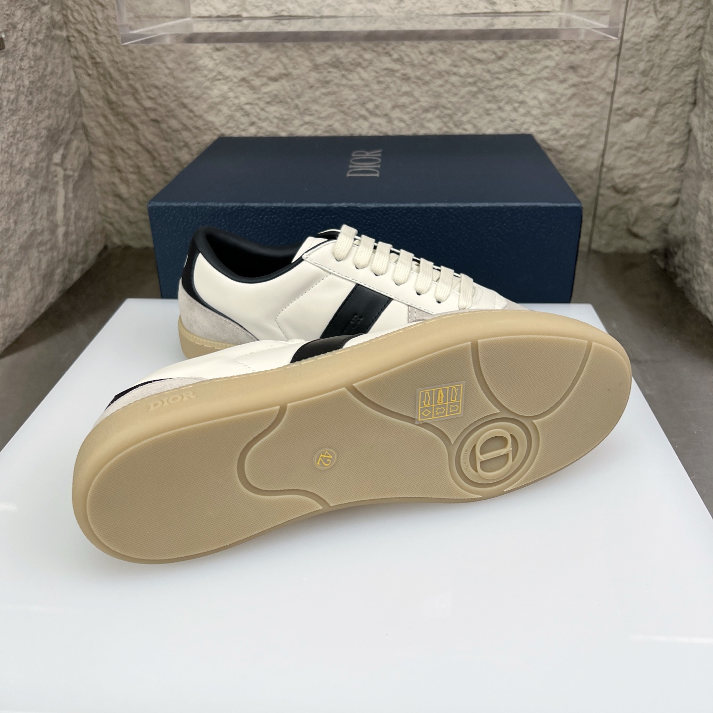 Dior B01 Sneakers: Leather Upper, Ideal for Daily Style, Couple Shoe Design 10 i1752861613997 9028 0 8