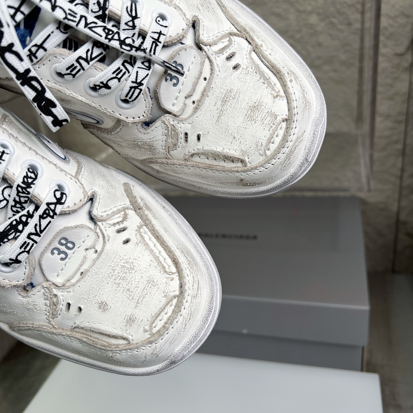 Balenciaga Hampton Distressed Leather Sneakers Designer Casual Shoes 7 i1753525991691 2787 0 5