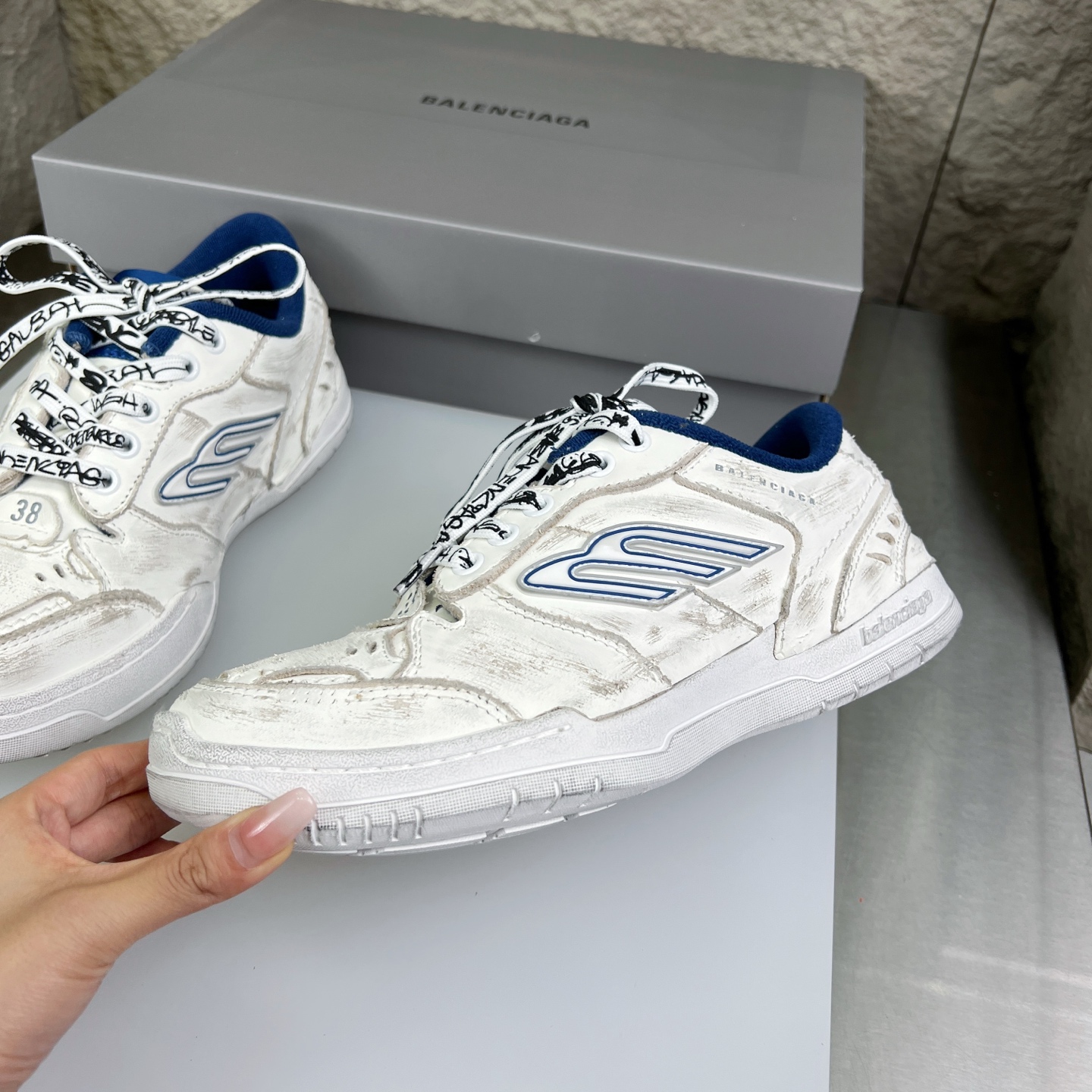 Balenciaga Hampton Distressed Leather Sneakers Designer Casual Shoes 5 i1753525994463 1659 0 3