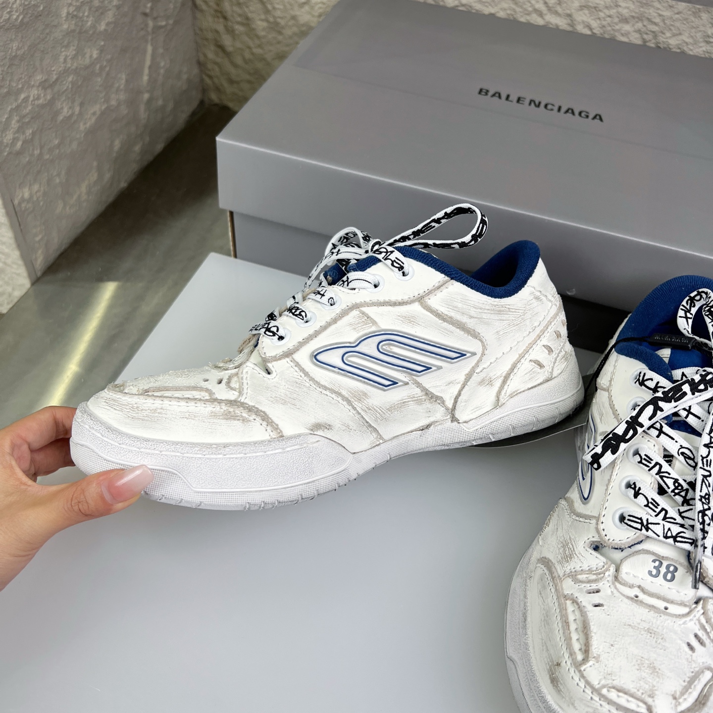Balenciaga Hampton Distressed Leather Sneakers Designer Casual Shoes 6 i1753525994483 1883 0 4