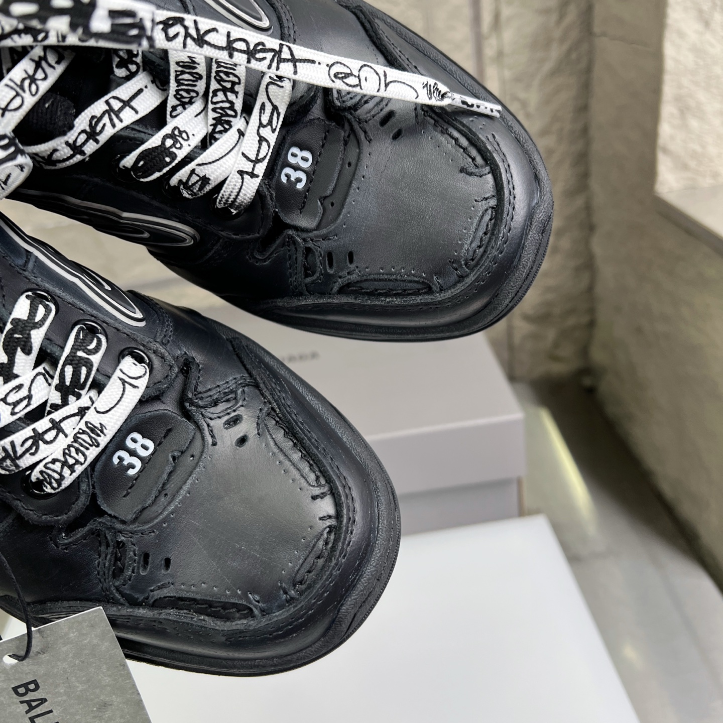 Balenciaga Hampton Black Leather Sneakers Designer Distressed Look Unisex 6 i1753526547380 7946 0 5