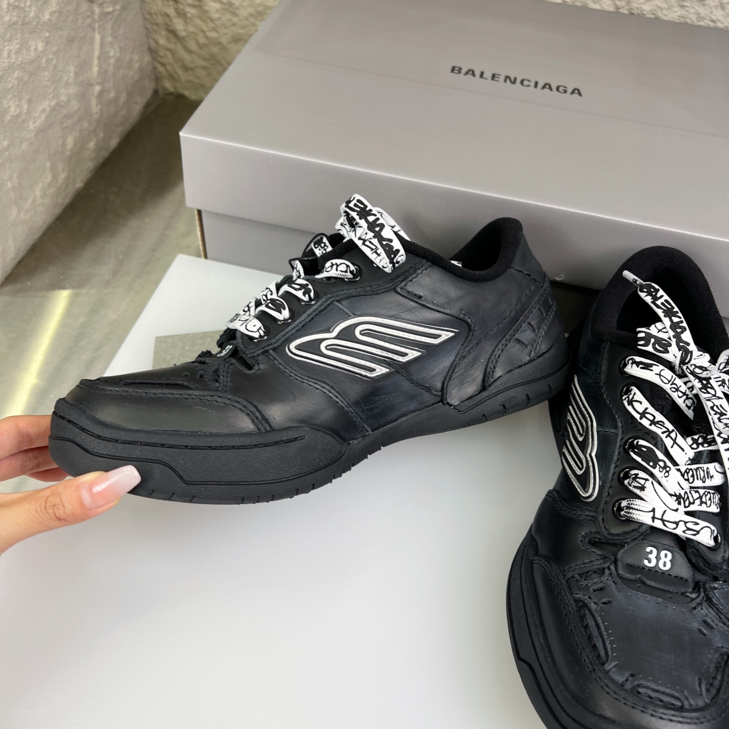 Balenciaga Hampton Black Leather Sneakers Designer Distressed Look Unisex 5 i1753526547384 3757 0 4