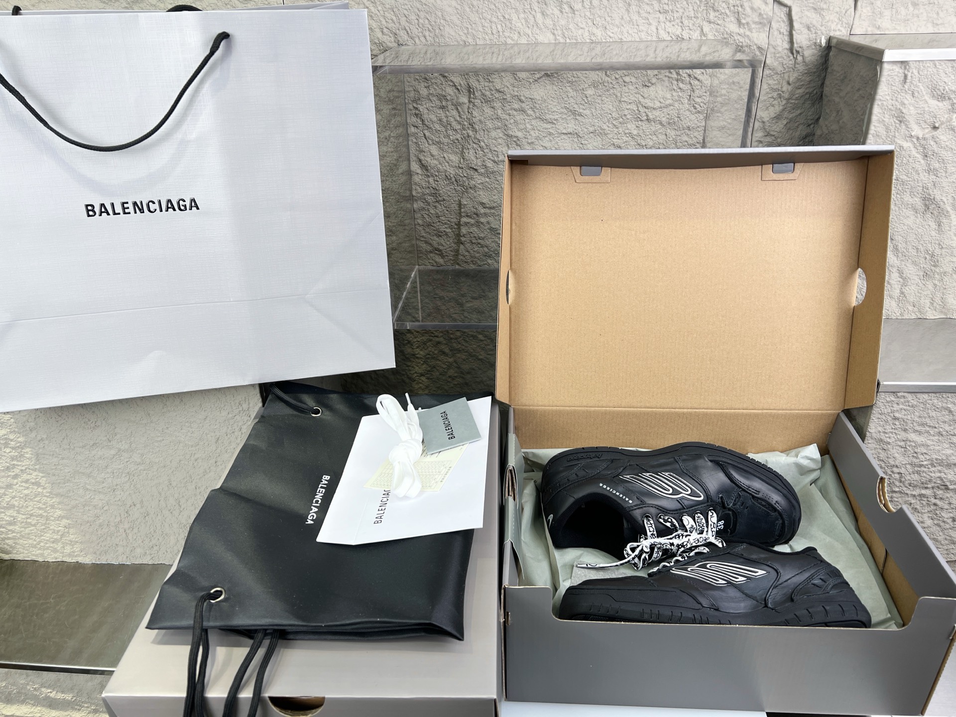 Balenciaga Hampton Black Leather Sneakers Designer Distressed Look Unisex 2 i1753526549652 3768 0 1