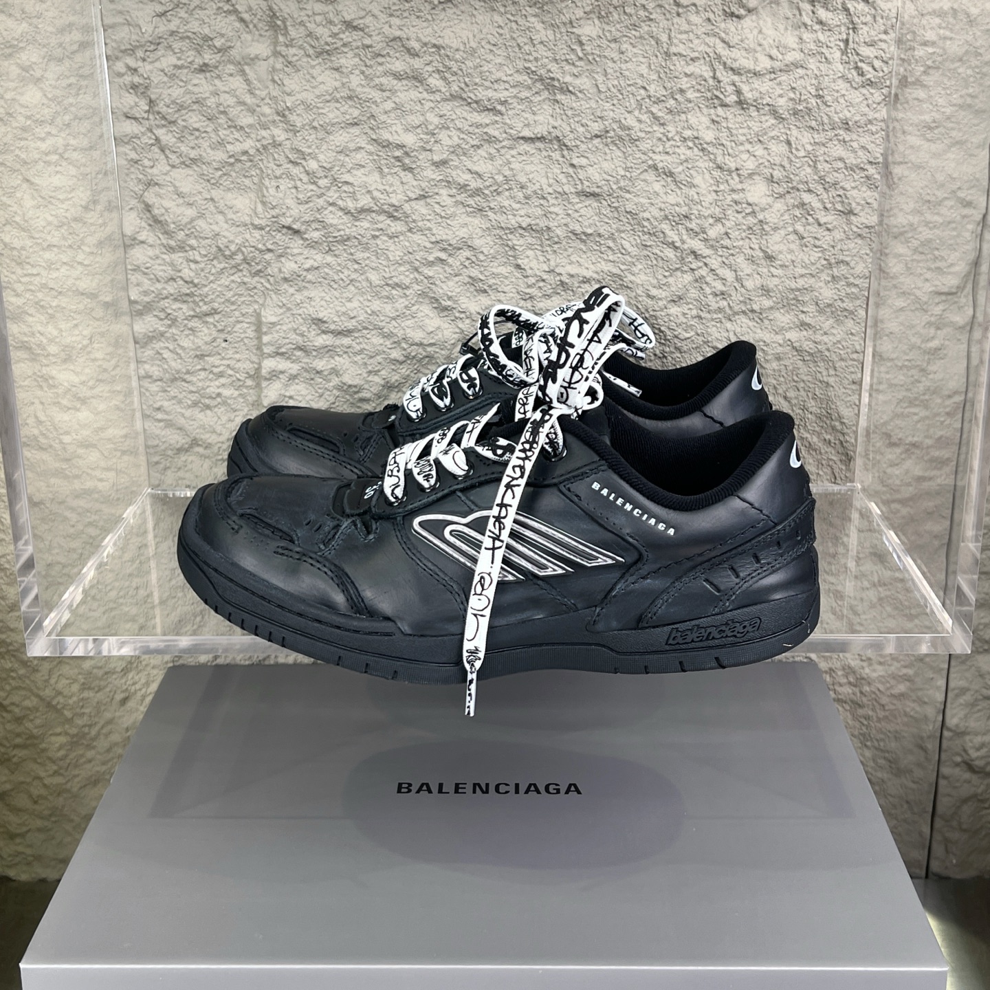 Balenciaga Hampton Black Leather Sneakers Designer Distressed Look Unisex 1 i1753526550467 6784 0 0