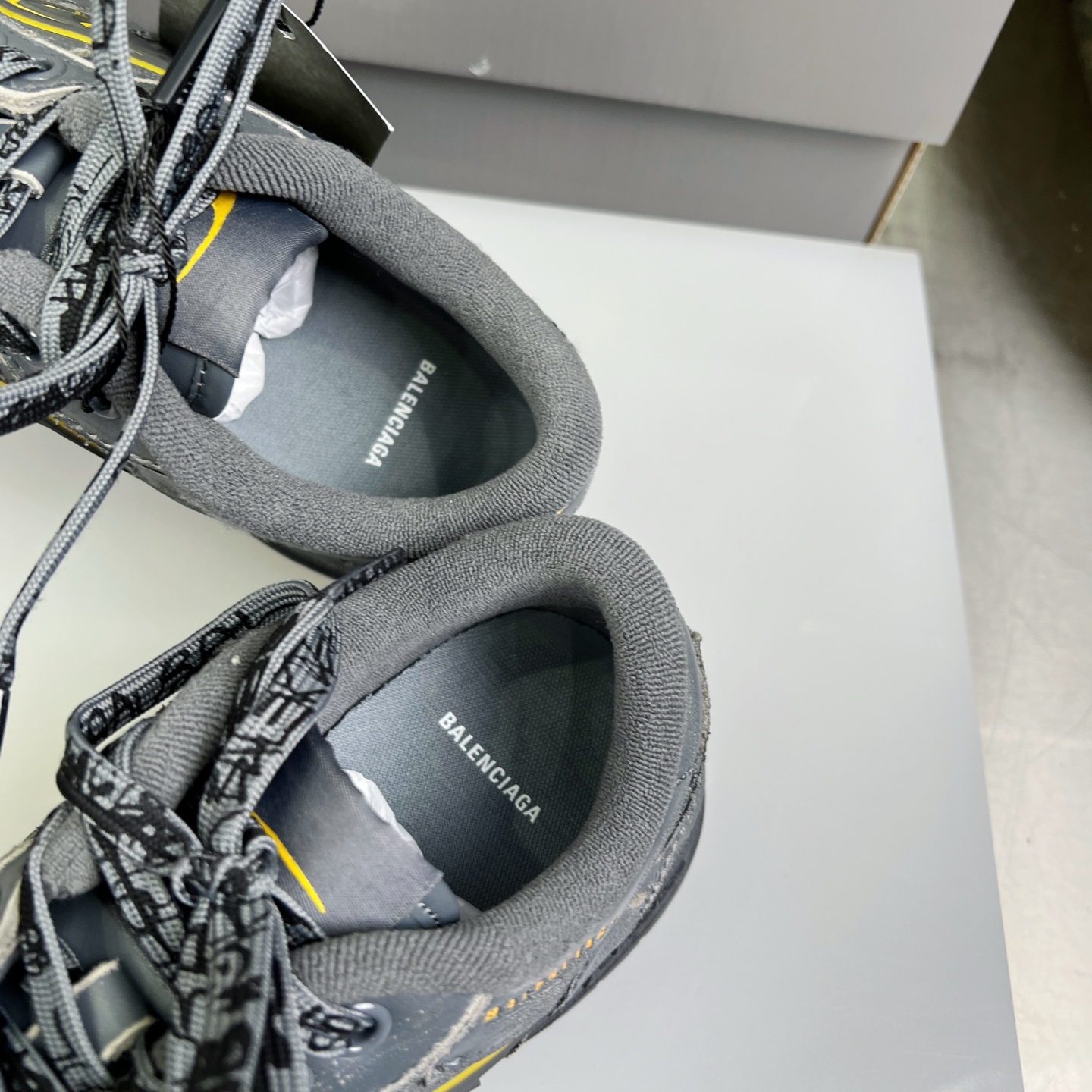 Balenciaga Hampton Distressed Leather Sneakers Retro Style Unisex Shoes 8 i1753526690985 1355 0 6