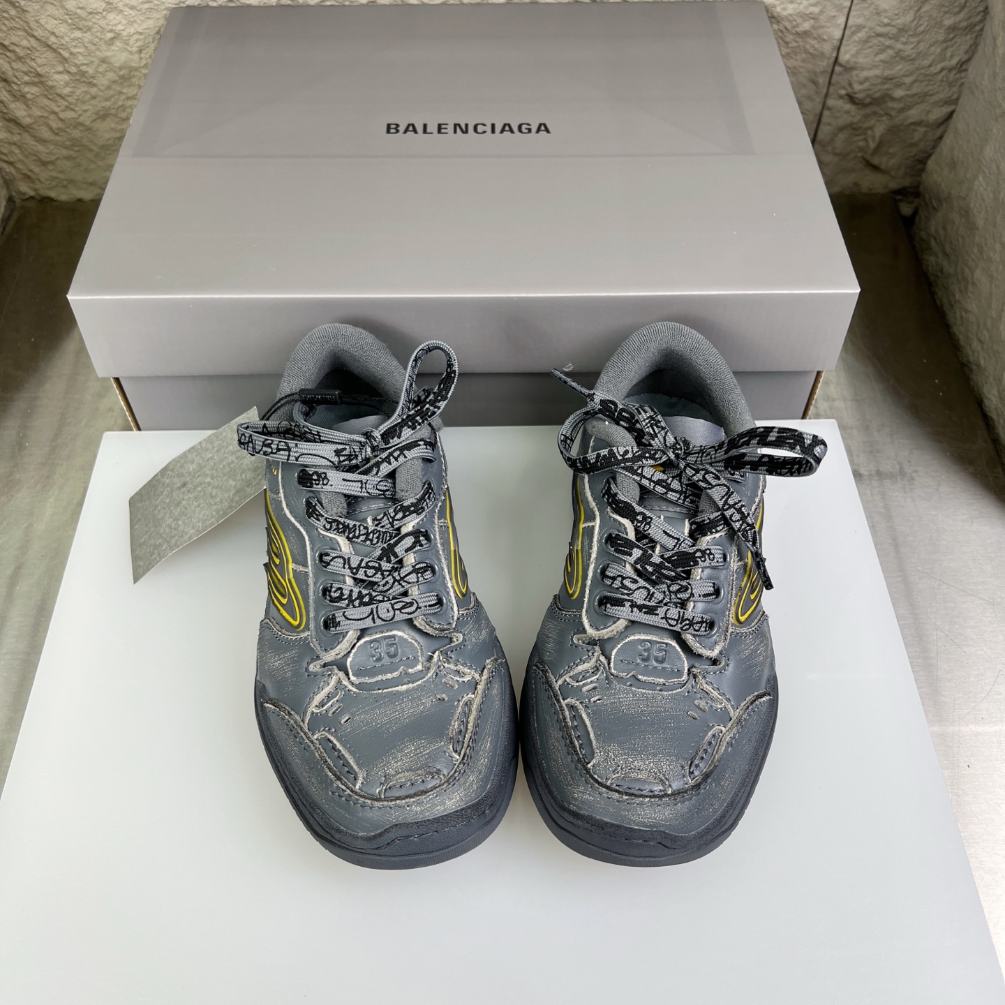 Balenciaga Hampton Distressed Leather Sneakers Retro Style Unisex Shoes 4 i1753526691012 6351 0 2