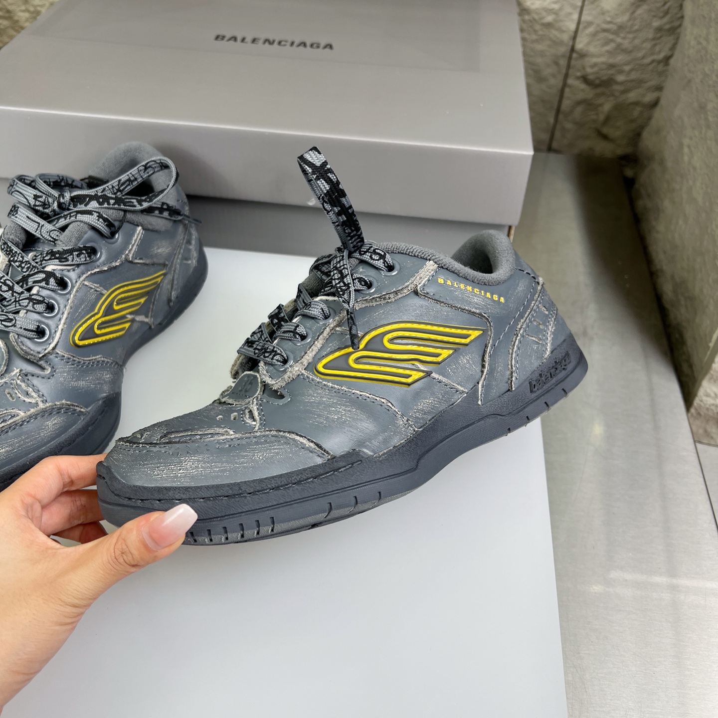 Balenciaga Hampton Distressed Leather Sneakers Retro Style Unisex Shoes 5 i1753526691016 9451 0 3