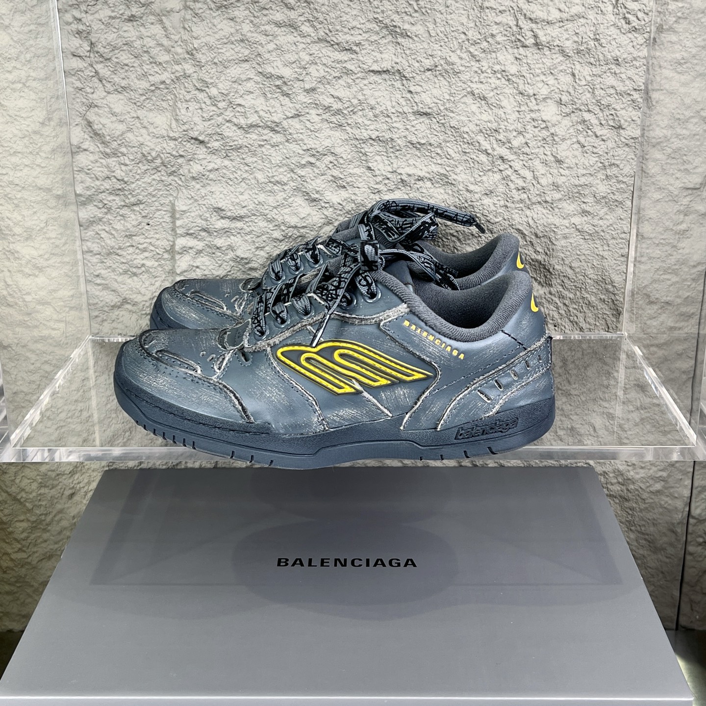 Balenciaga Hampton Distressed Leather Sneakers Retro Style Unisex Shoes 2 i1753526691028 6519 0 0
