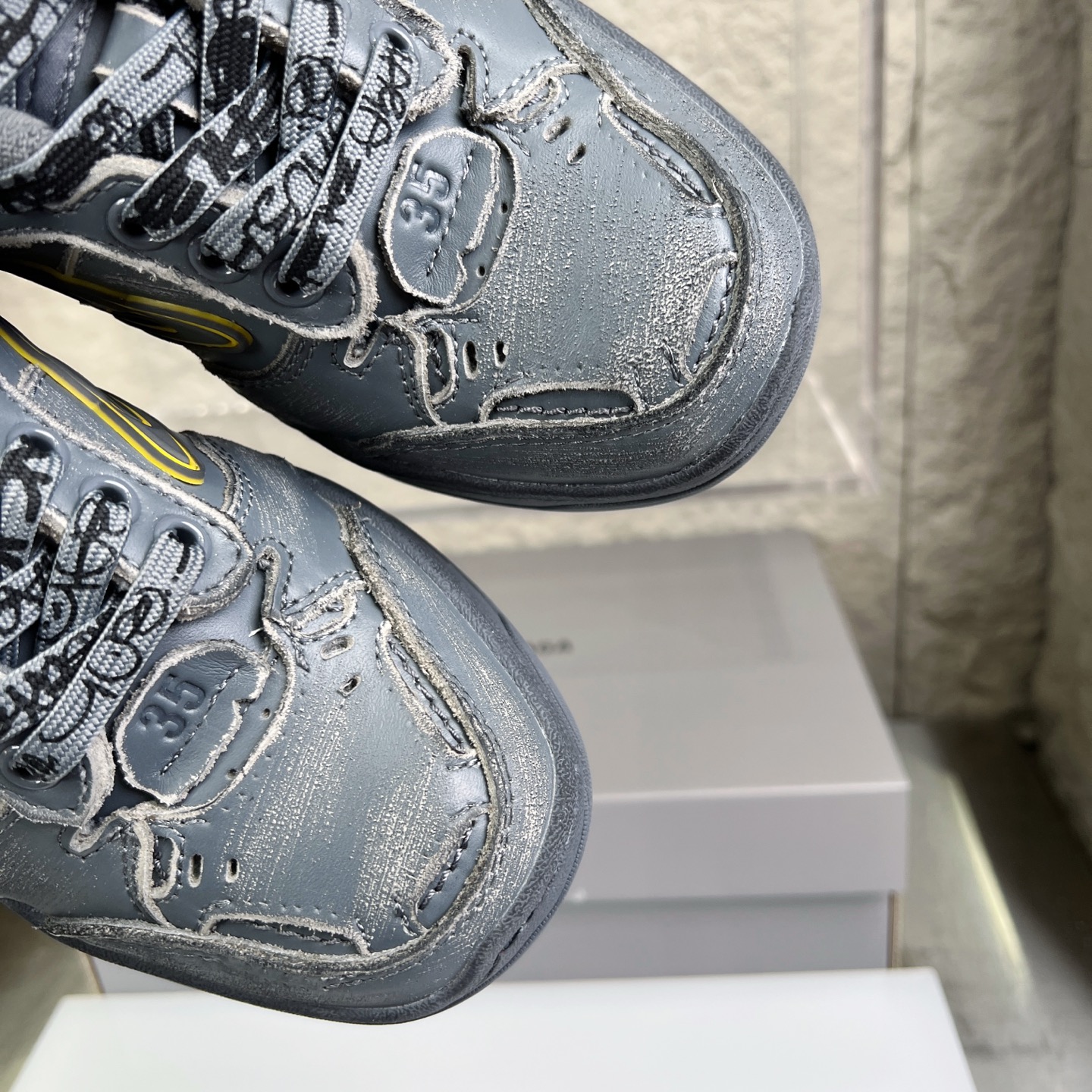 Balenciaga Hampton Distressed Leather Sneakers Retro Style Unisex Shoes 7 i1753526693306 3210 0 5