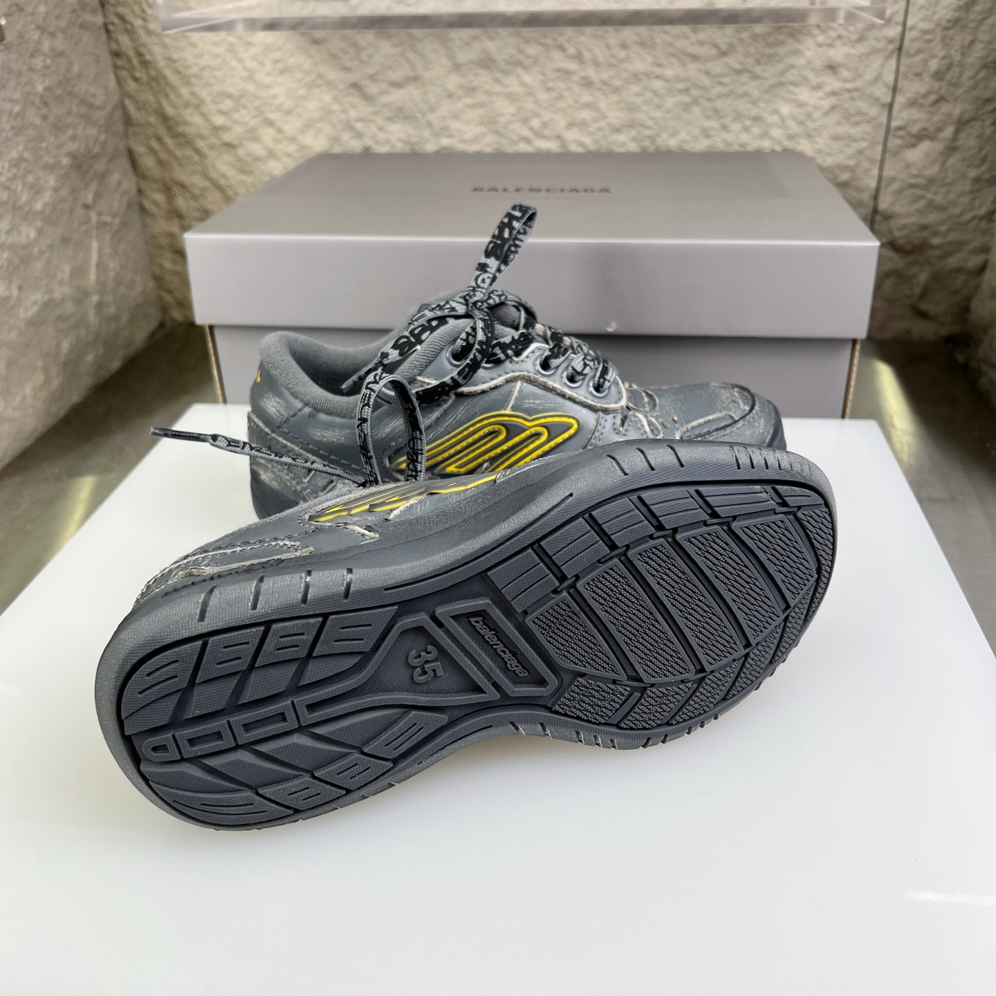 Balenciaga Hampton Distressed Leather Sneakers Retro Style Unisex Shoes 10 i1753526693345 6215 0 8