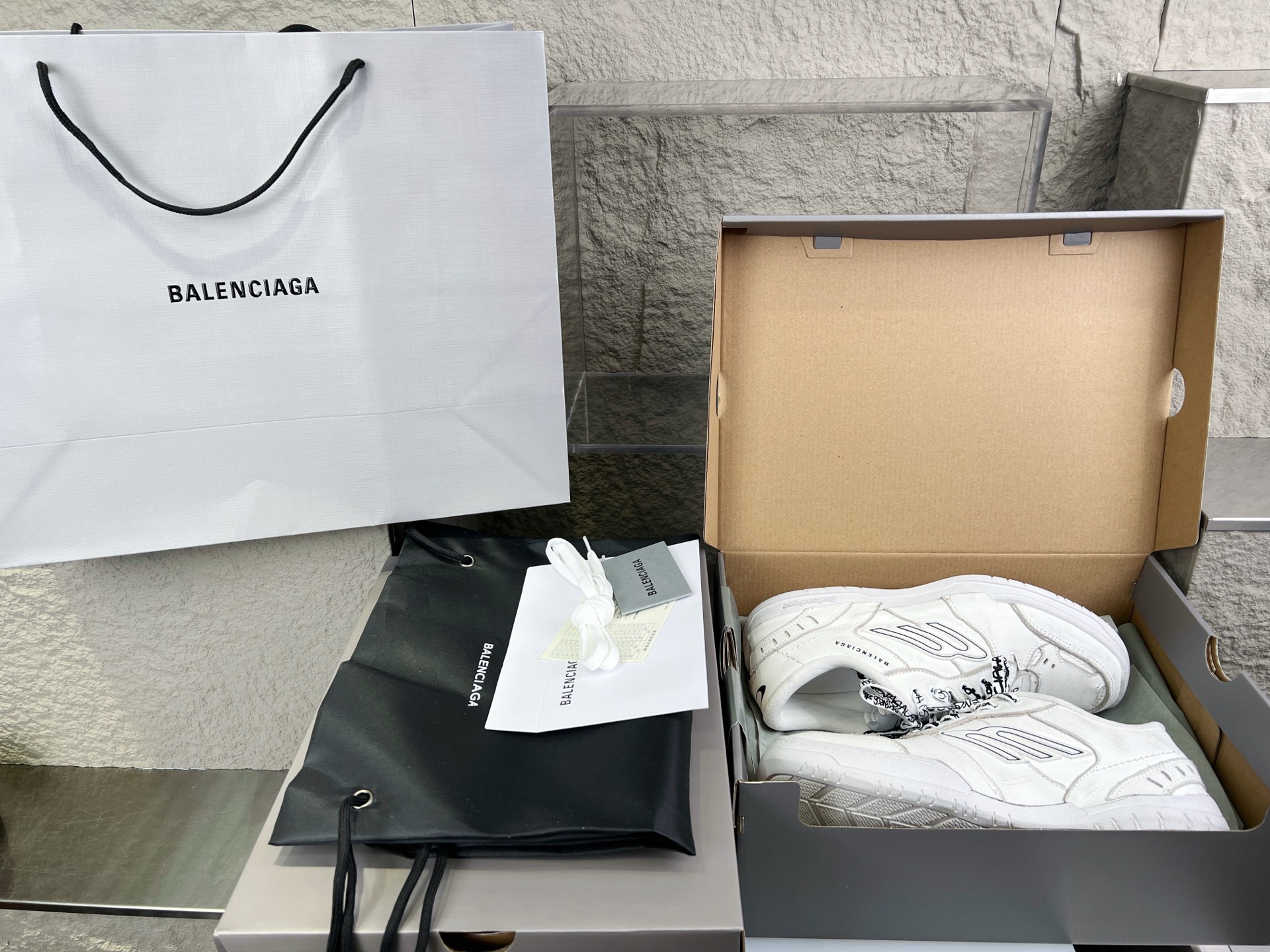Balenciaga Hampton Sneakers - Distressed Leather, Couple Style, Retro Aesthetic 2 i1753526772273 5440 0 1