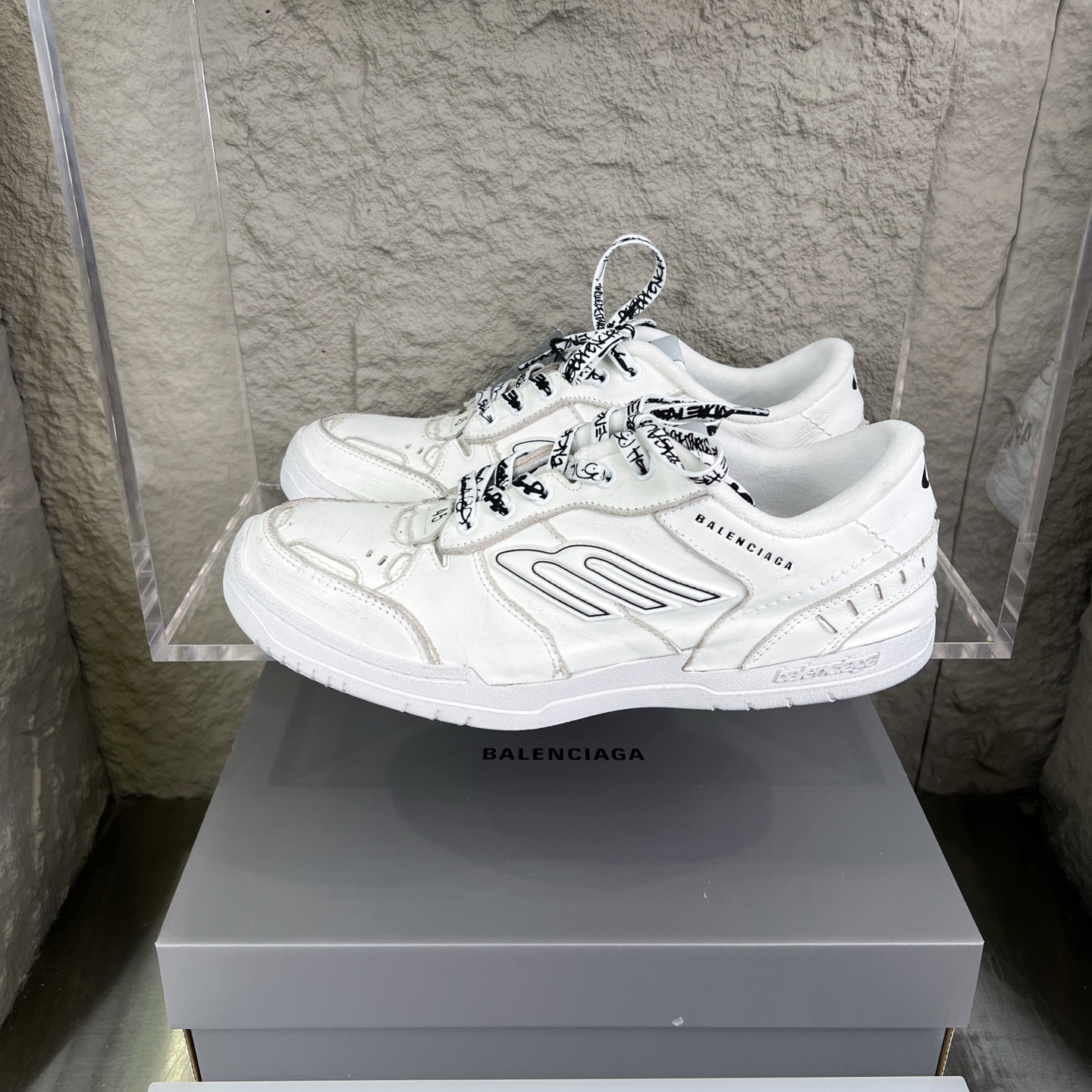 Balenciaga Hampton Sneakers - Distressed Leather, Couple Style, Retro Aesthetic 1 i1753526774118 2821 0 0