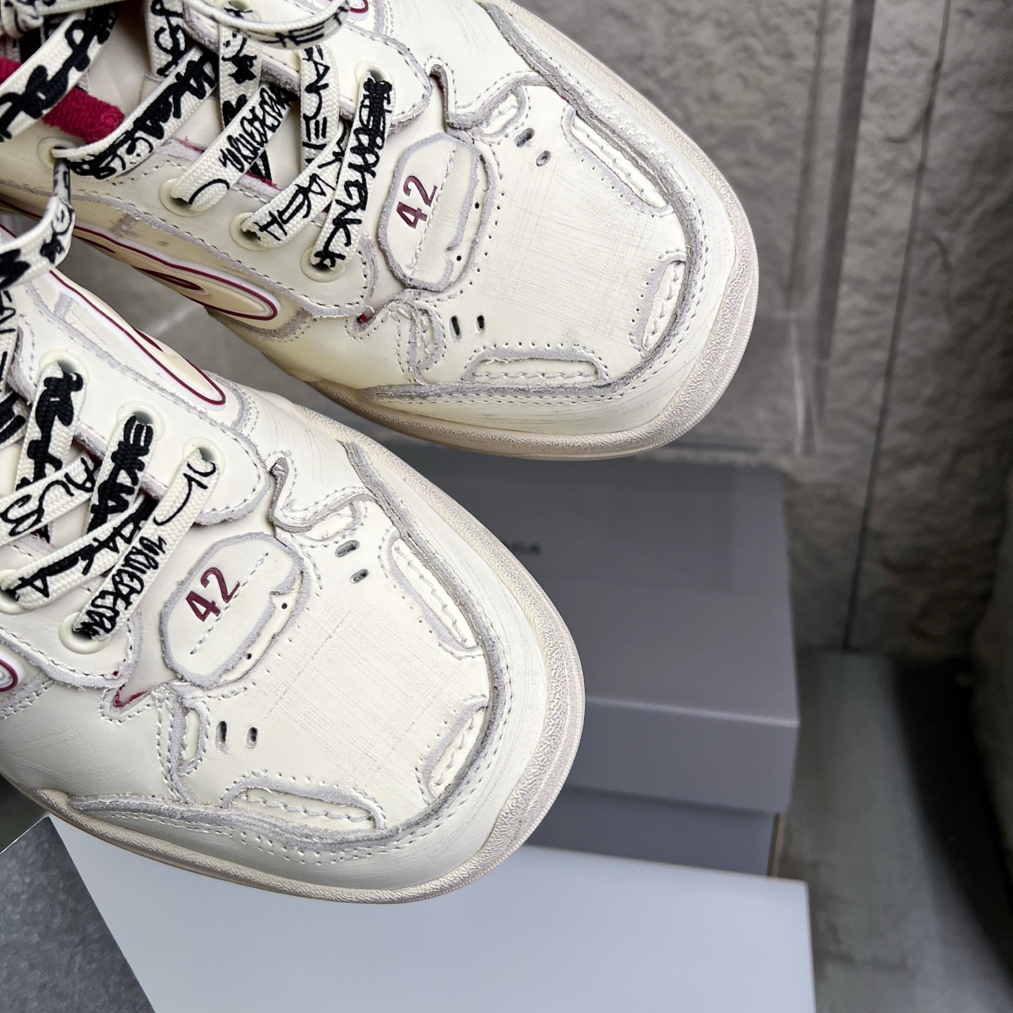 Balenciaga Hampton Sneakers: Distressed Leather, Iconic B Logo, Comfortable Fit 7 i1753526830818 9393 0 5