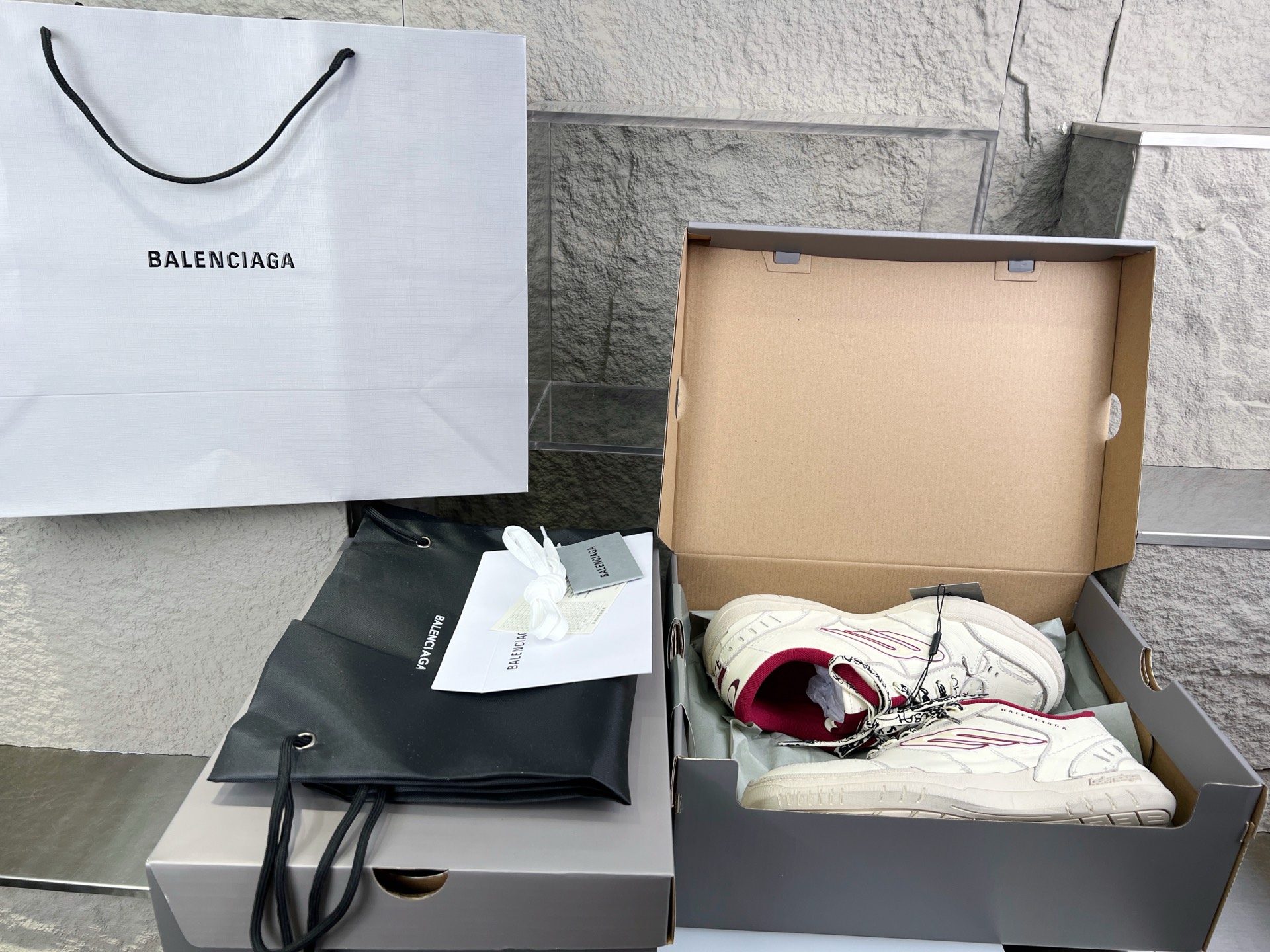 Balenciaga Hampton Sneakers: Distressed Leather, Iconic B Logo, Comfortable Fit 3 i1753526832473 149 0 1