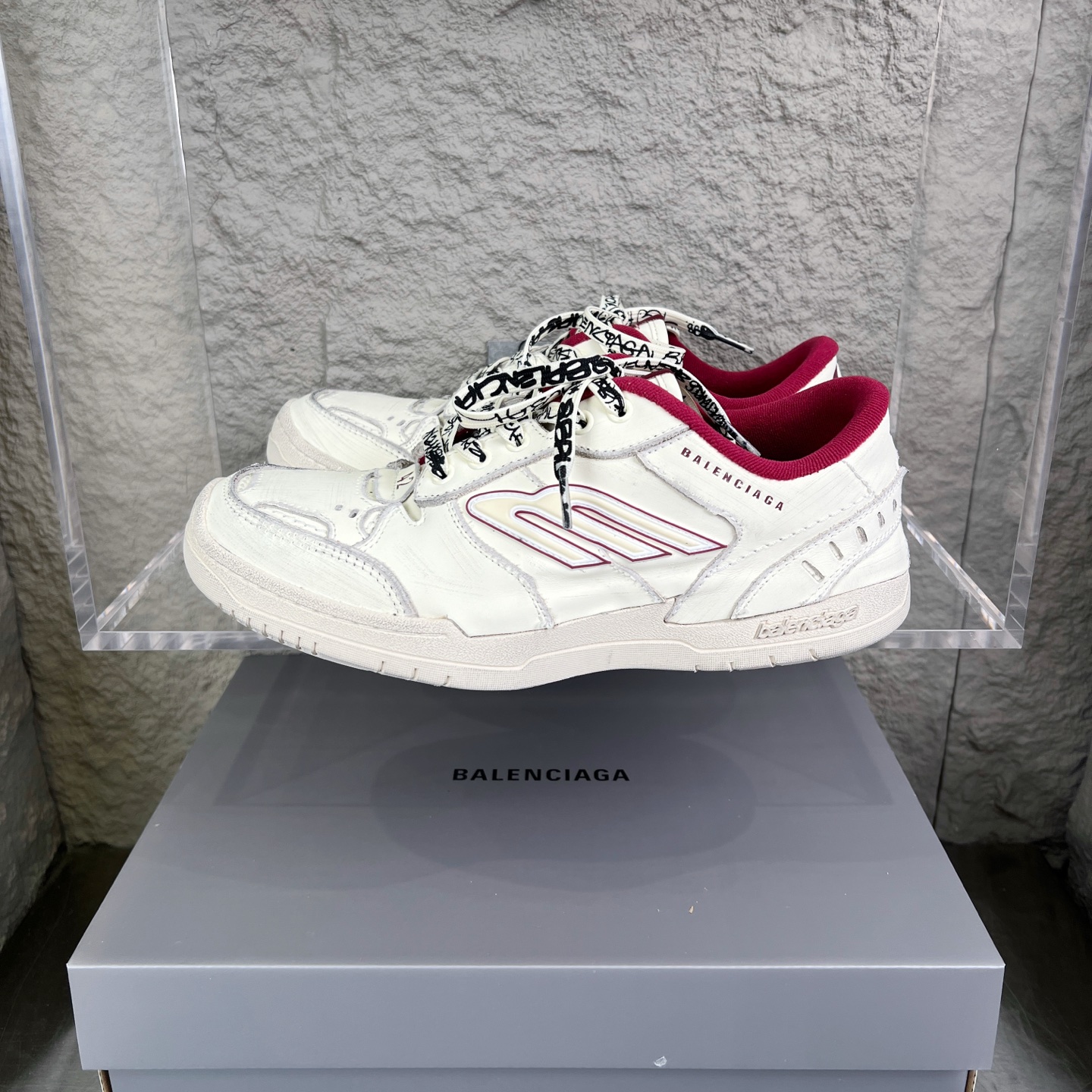 Balenciaga Hampton Sneakers: Distressed Leather, Iconic B Logo, Comfortable Fit 2 i1753526833188 9052 0 0