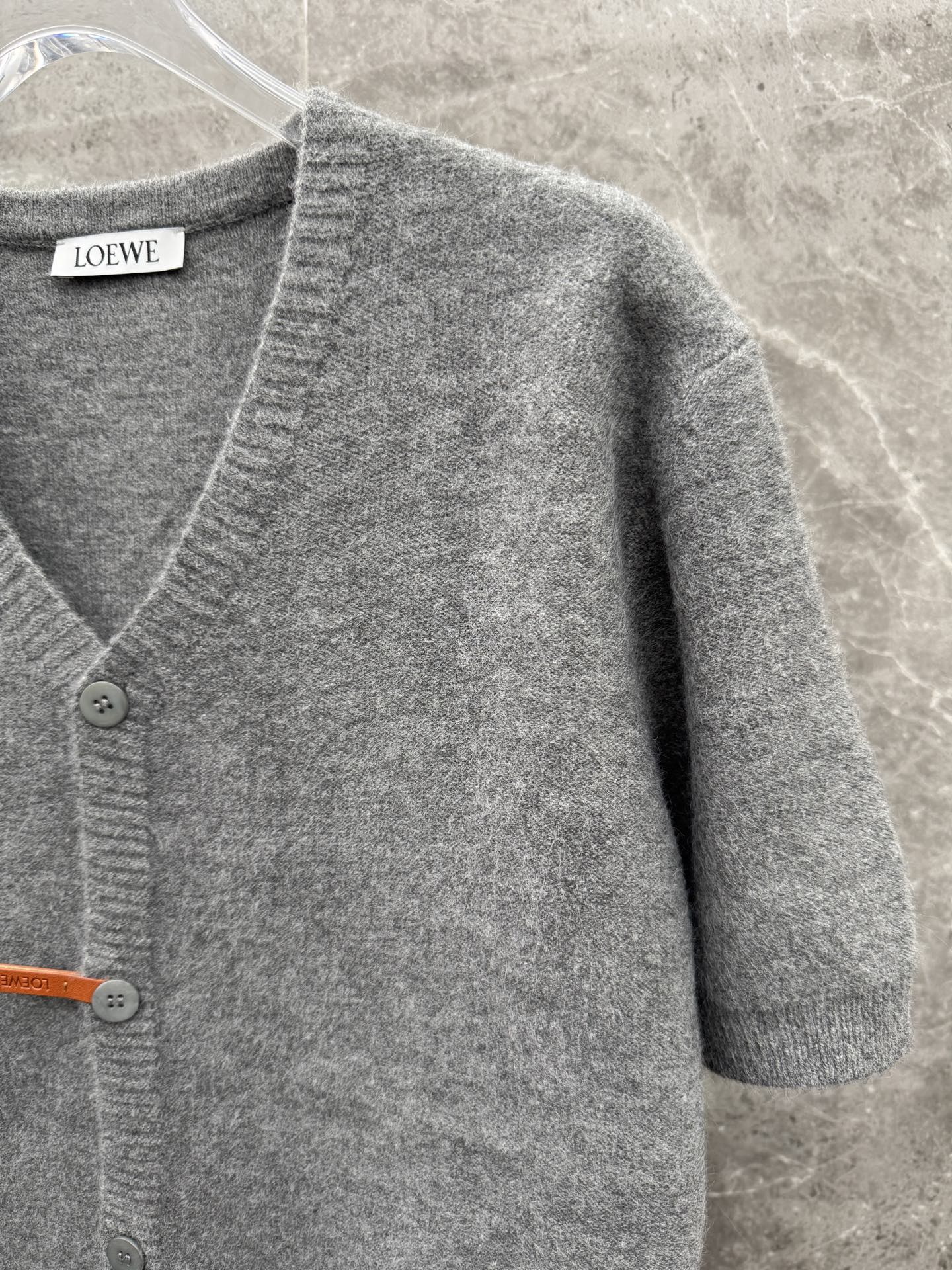 Loewe Wool Blend Short-Sleeve Knit Cardigan with Leather Logo Detail 8 i1758031109525 5825 0 3