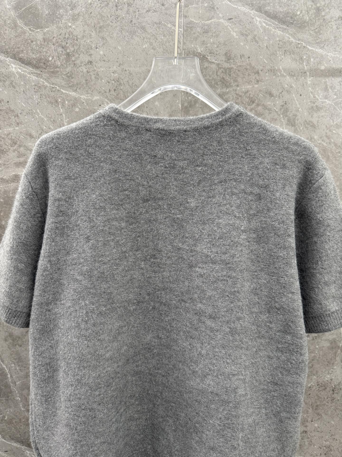 Loewe Wool Blend Short-Sleeve Knit Cardigan with Leather Logo Detail 10 i1758031109549 2278 0 5