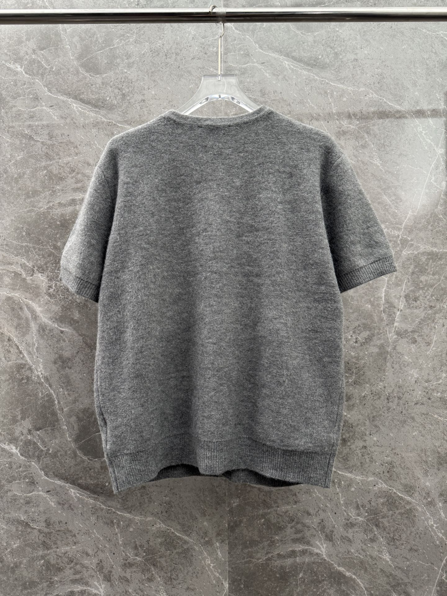 Loewe Wool Blend Short-Sleeve Knit Cardigan with Leather Logo Detail 6 i1758031110245 4114 0 1