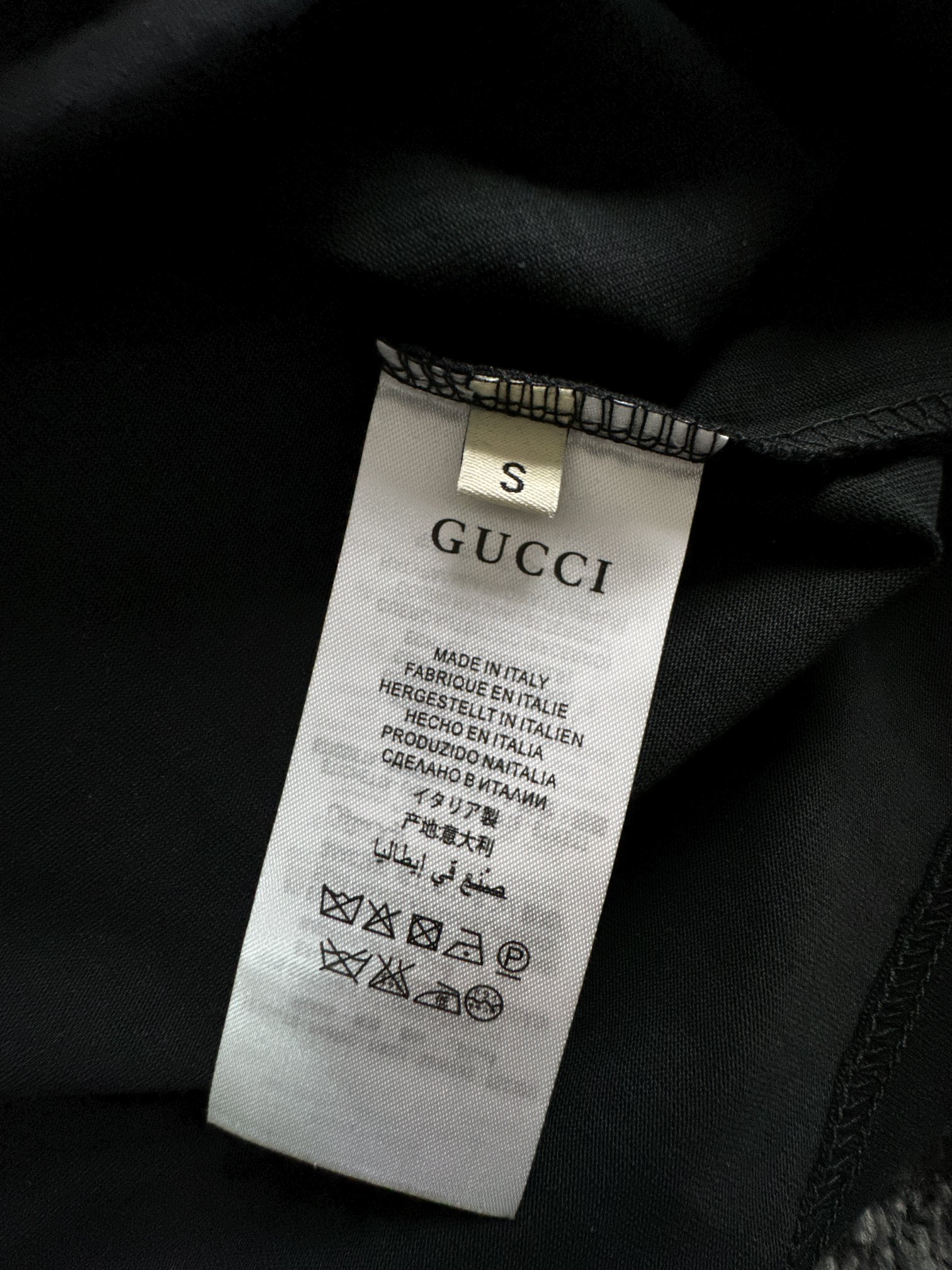 Gucc*24春夏新款字母logo贴布植绒绣互扣式双G短袖T恤具备独特个性的重工单品完美演绎时髦态度跟前