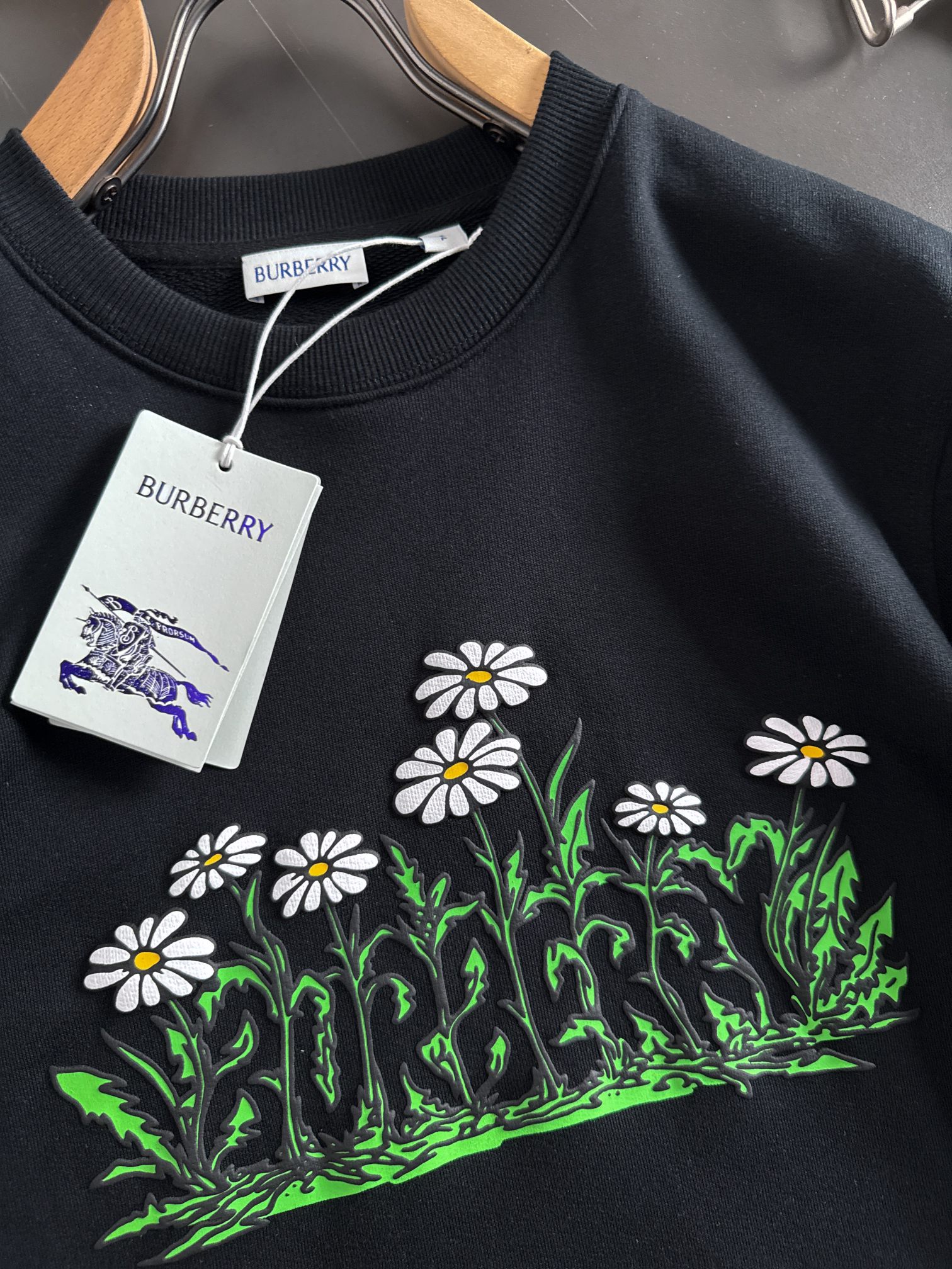 Burberry Black Floral Print Cotton Blend Jumper/Sweatshirt 3 a1754316644399 3272