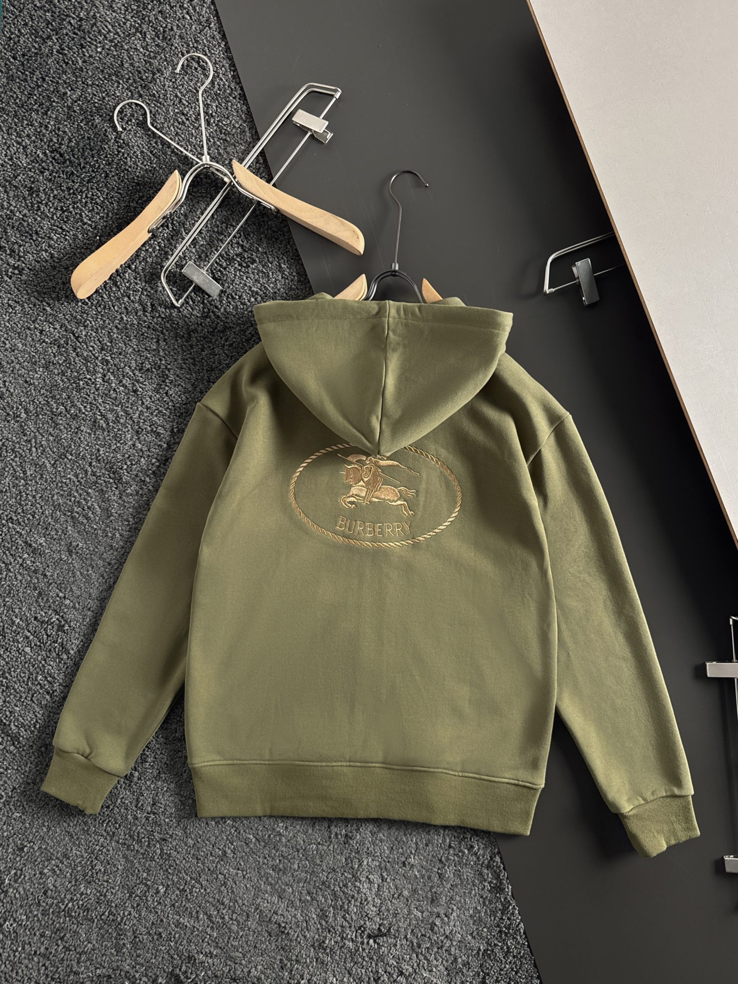 Burberry Olive Green Cotton Blend Zip-Up Hoodie with Equestrian Knight Design 2 a1754317725532 6383