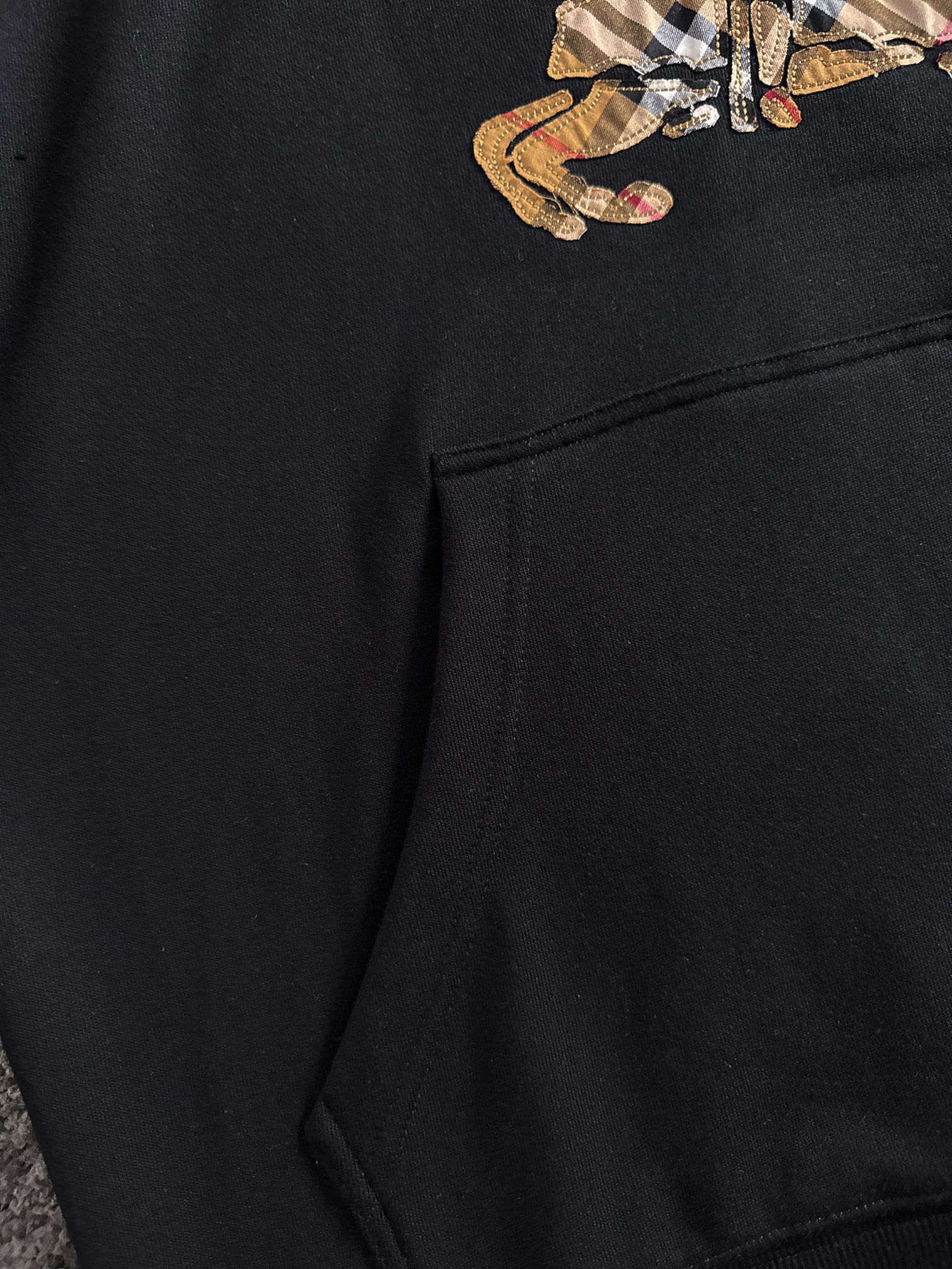 Burberry Black Cotton Hoodie with Equestrian Knight Design - Cozy & Stylish 8 a1754399305500 1887