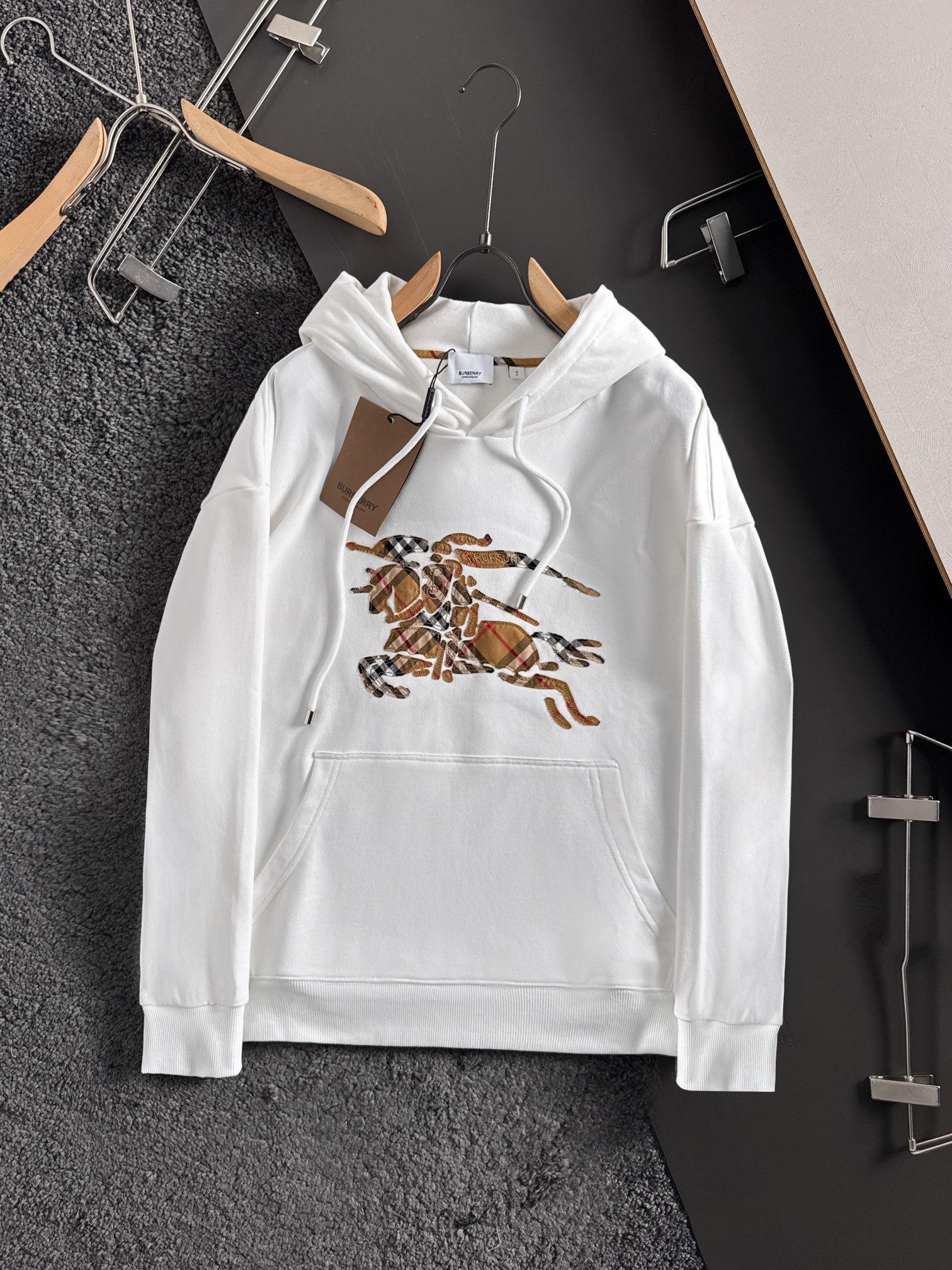 Burberry Black Cotton Hoodie with Equestrian Knight Design - Cozy & Stylish 10 a1754399305997 3156