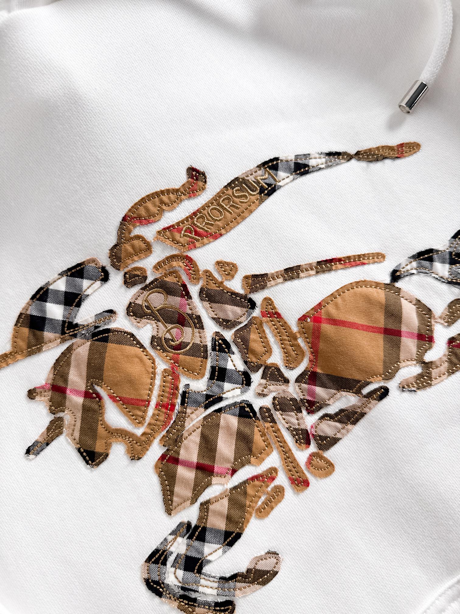 Burberry White Cotton Hoodie with Equestrian Knight Design for Women 5 a1754399352851 4718