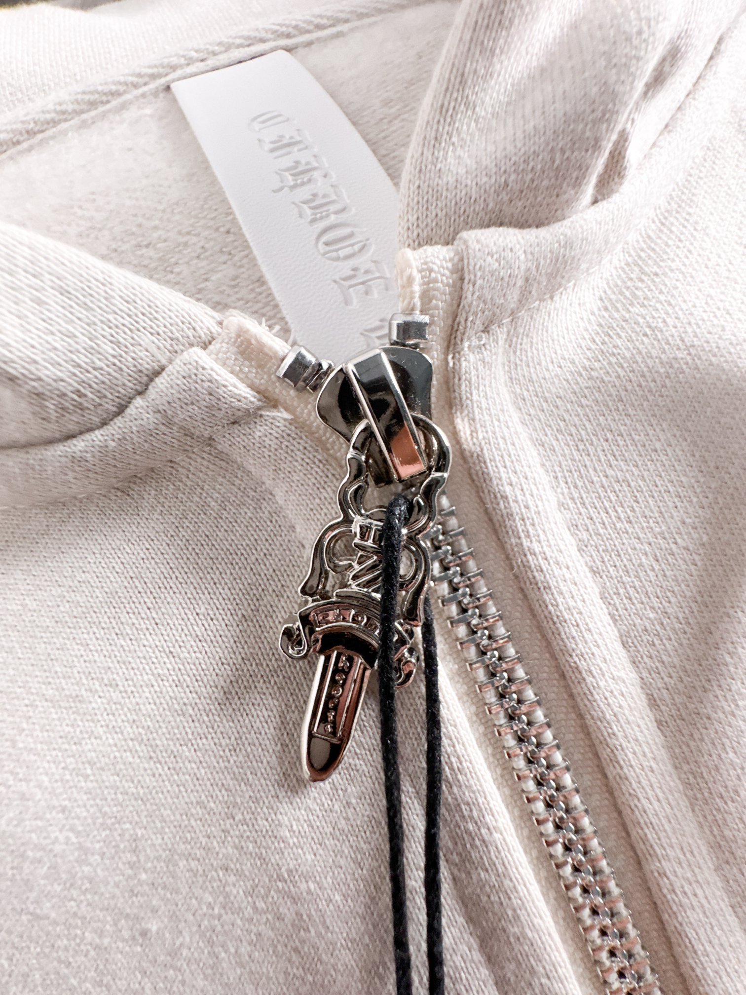 CH 新款连帽烫钻拉链卫衣～男女同款，正反都无敌漂亮，胸口➕后背烫钻图案装饰，再搭配银色金属刻印做旧拉链