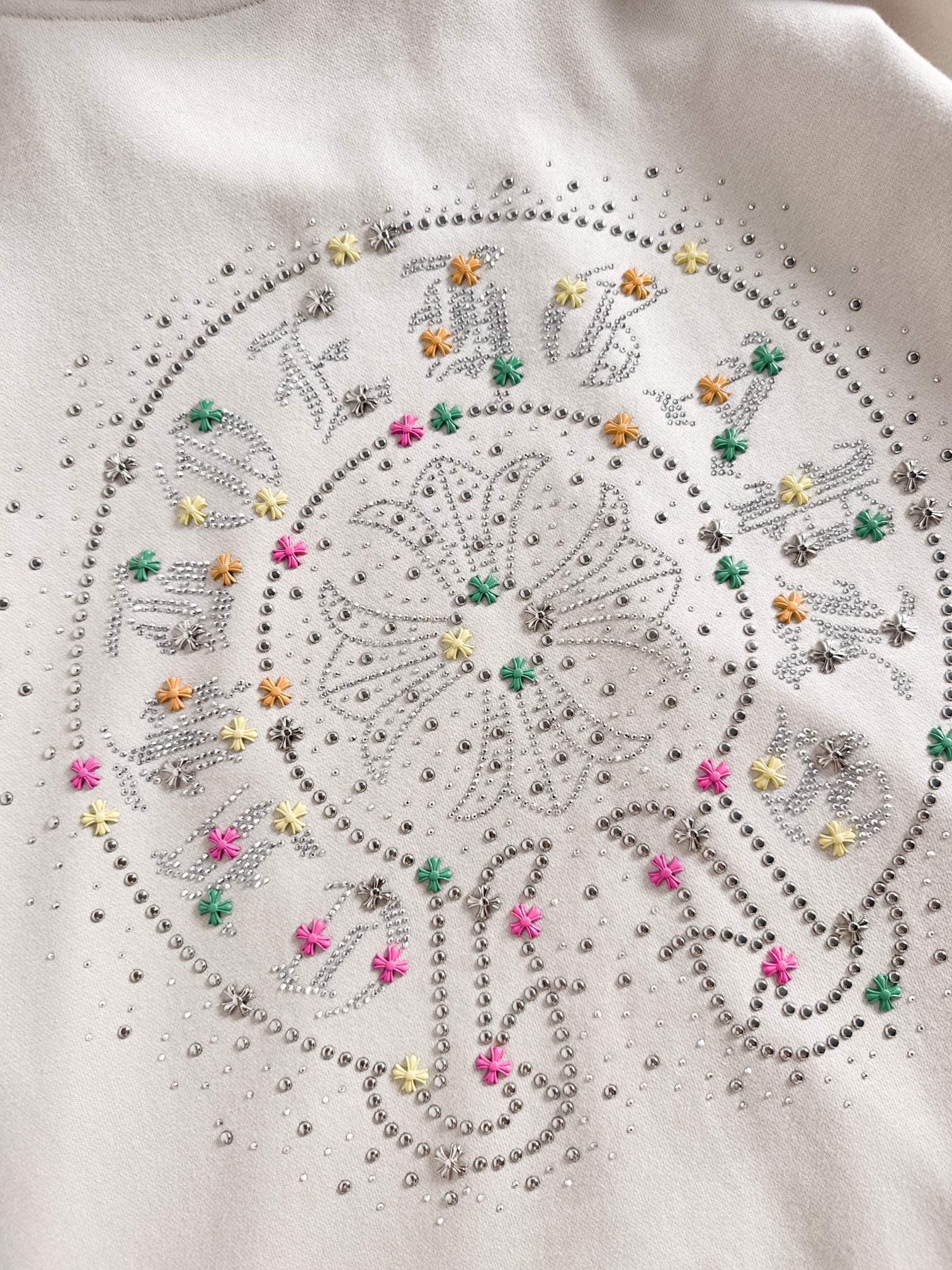 CH 新款连帽烫钻拉链卫衣～男女同款，正反都无敌漂亮，胸口➕后背烫钻图案装饰，再搭配银色金属刻印做旧拉链