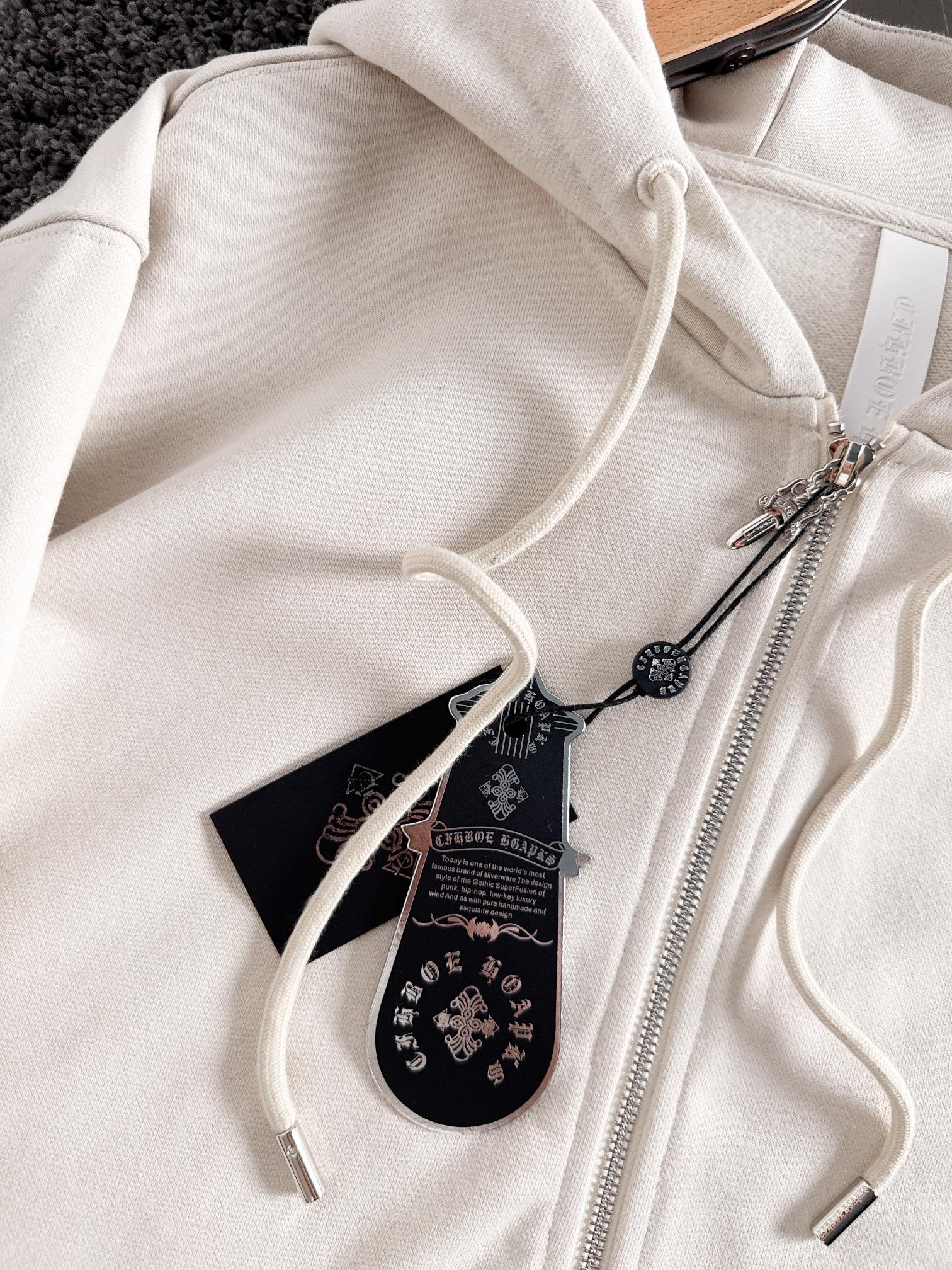 CH 新款连帽烫钻拉链卫衣～男女同款，正反都无敌漂亮，胸口➕后背烫钻图案装饰，再搭配银色金属刻印做旧拉链