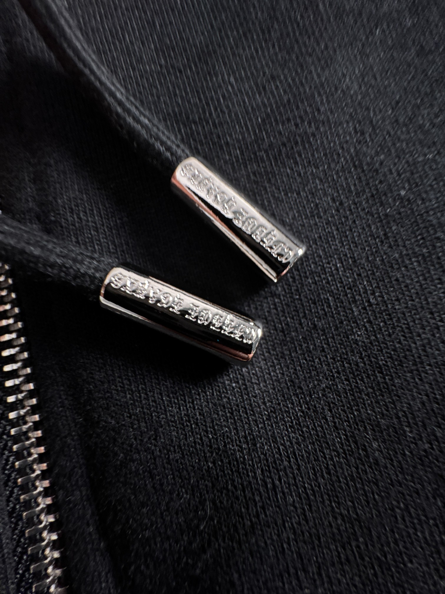 CH 新款连帽烫钻拉链卫衣～男女同款，正反都无敌漂亮，胸口➕后背烫钻图案装饰，再搭配银色金属刻印做旧拉链