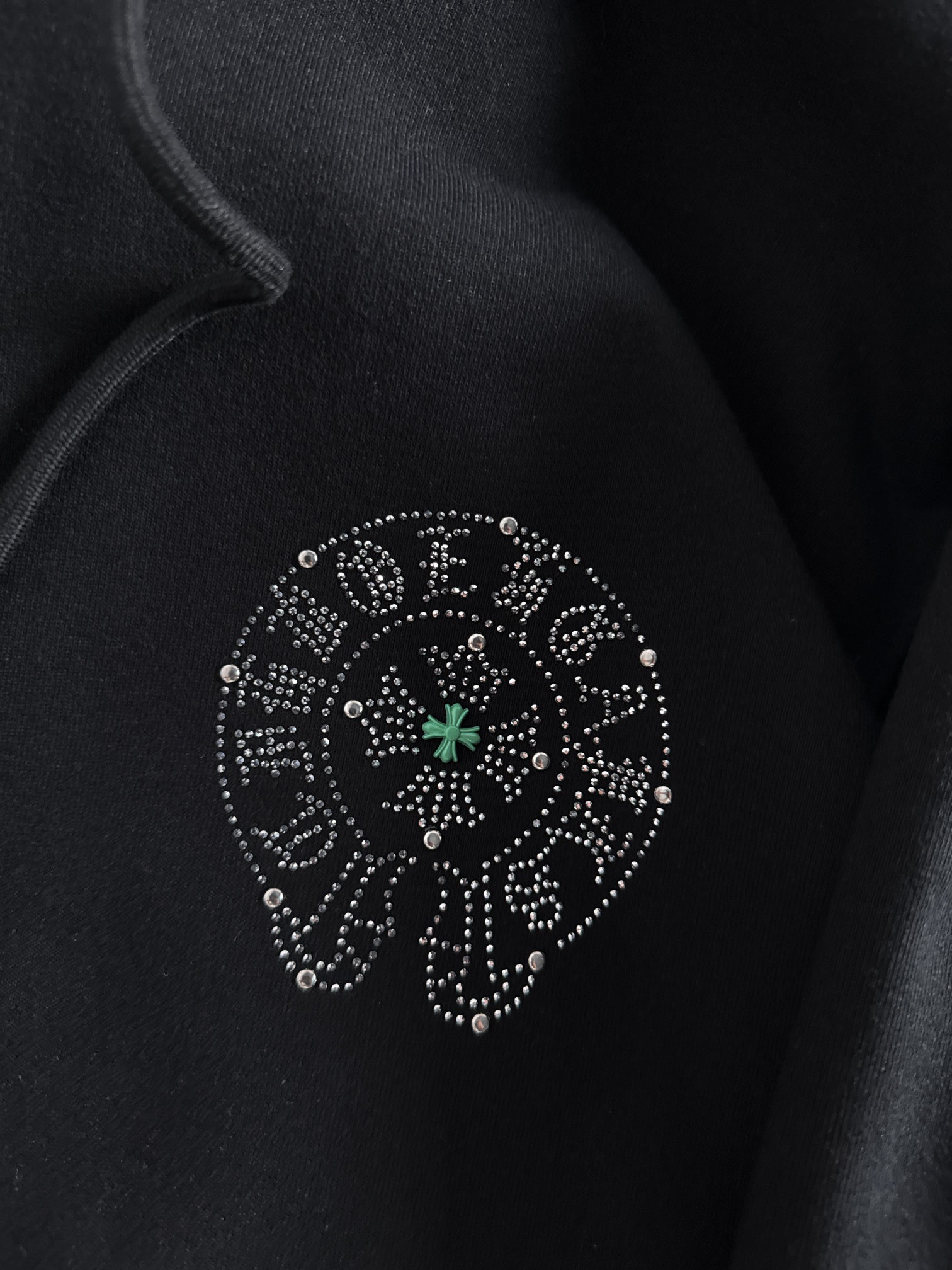 CH 新款连帽烫钻拉链卫衣～男女同款，正反都无敌漂亮，胸口➕后背烫钻图案装饰，再搭配银色金属刻印做旧拉链