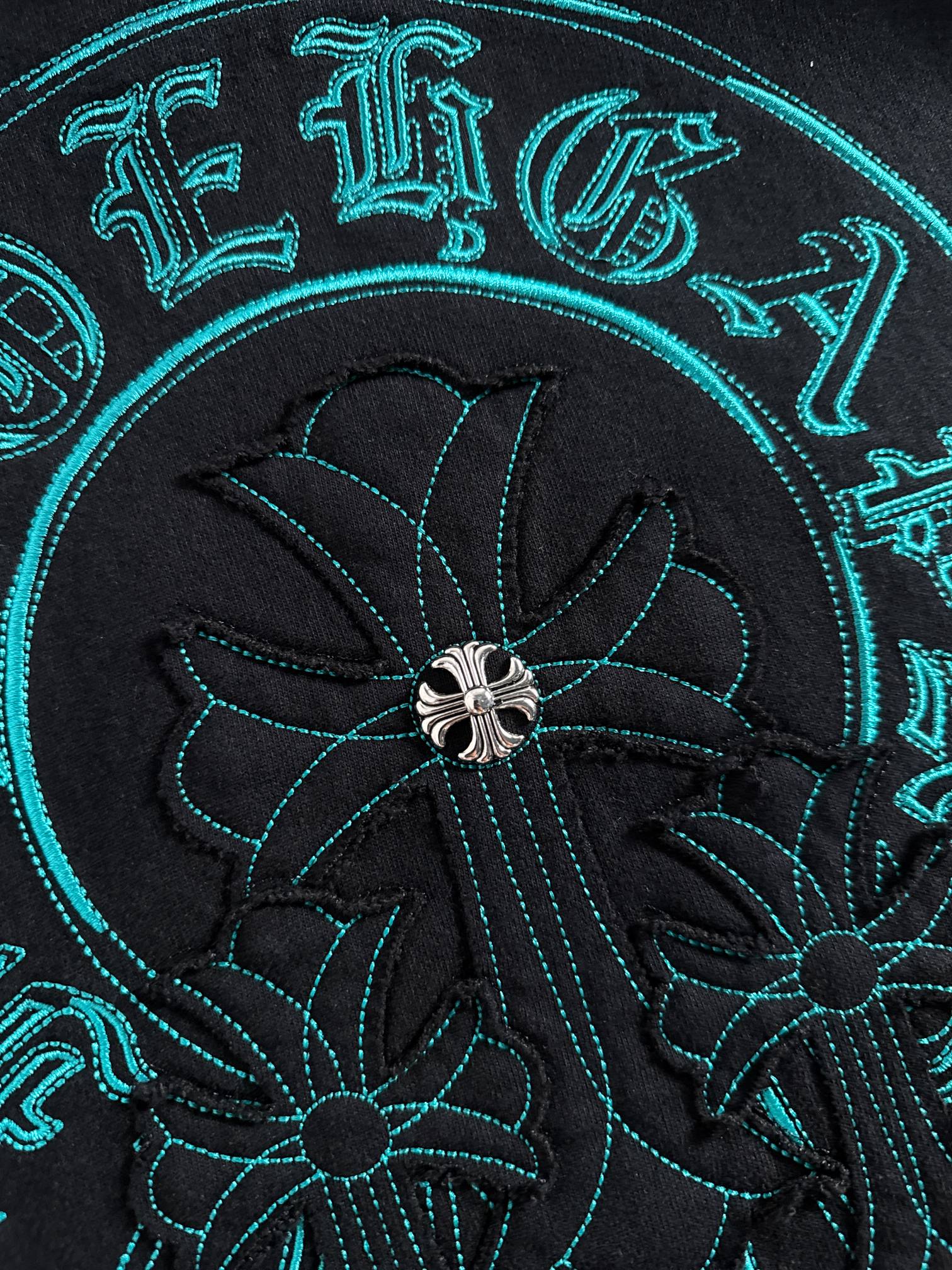 CH 新款连帽重工洗水贴布刺绣拉链卫衣～男女同款，正反都无敌漂亮，胸口➕后背刺绣图案装饰，再搭配银色金属