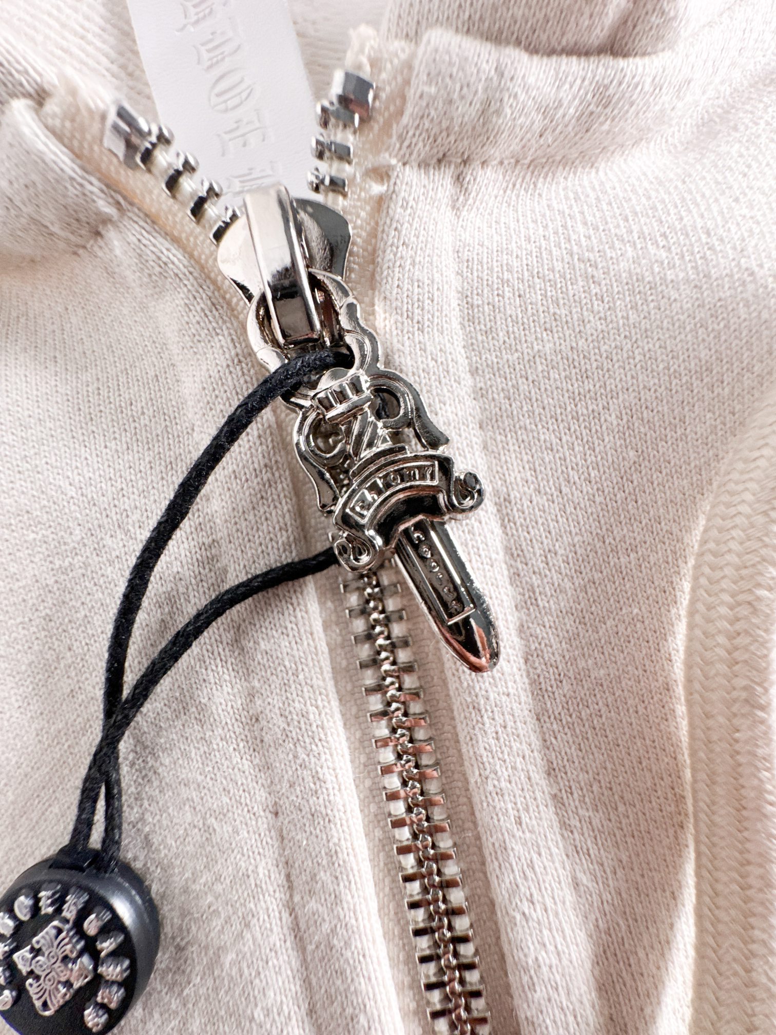 CH 新款连帽重工洗水贴布刺绣拉链卫衣～男女同款，正反都无敌漂亮，胸口➕后背刺绣图案装饰，再搭配银色金属