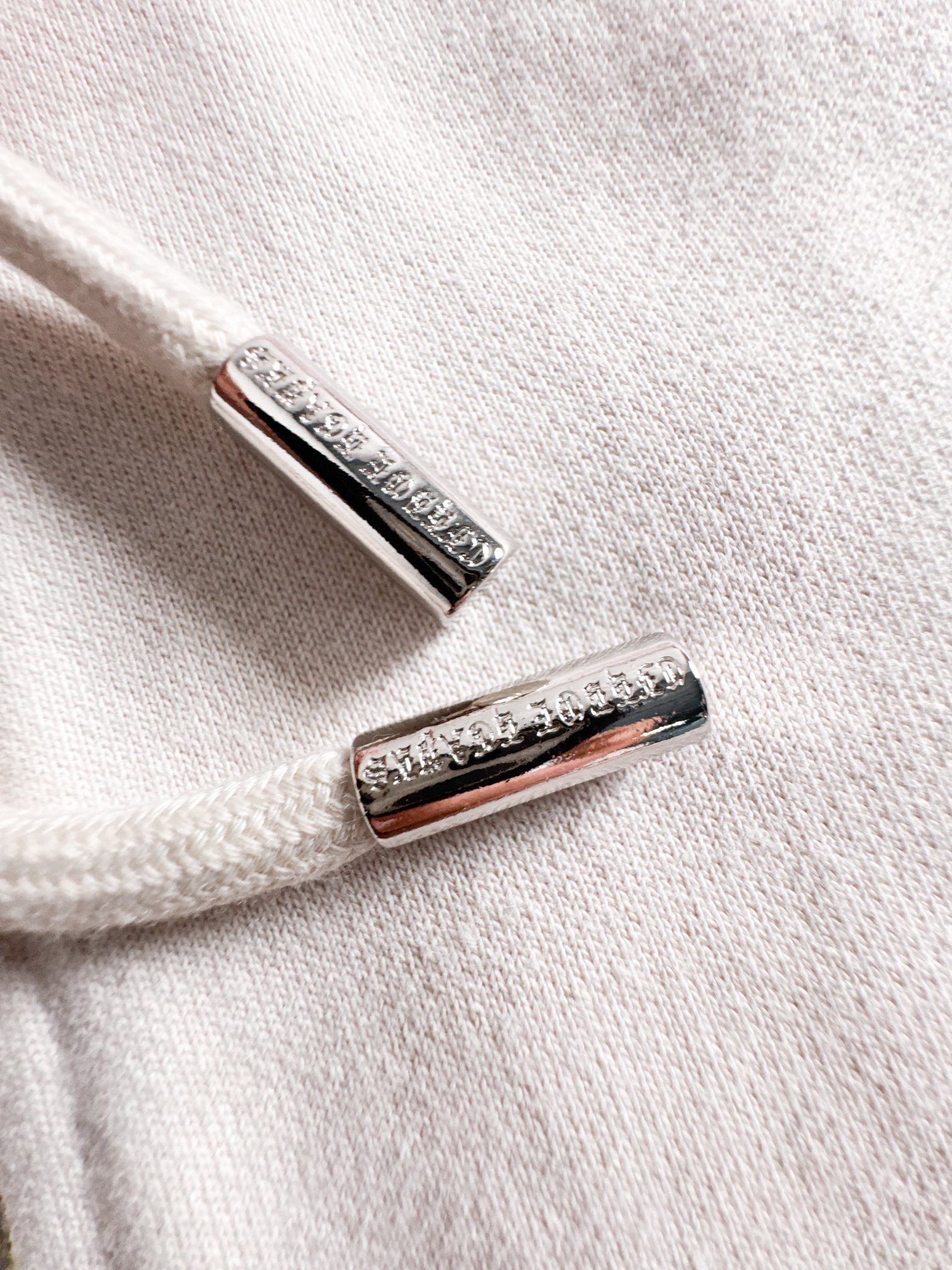 CH 新款连帽重工洗水贴布刺绣拉链卫衣～男女同款，正反都无敌漂亮，胸口➕后背刺绣图案装饰，再搭配银色金属