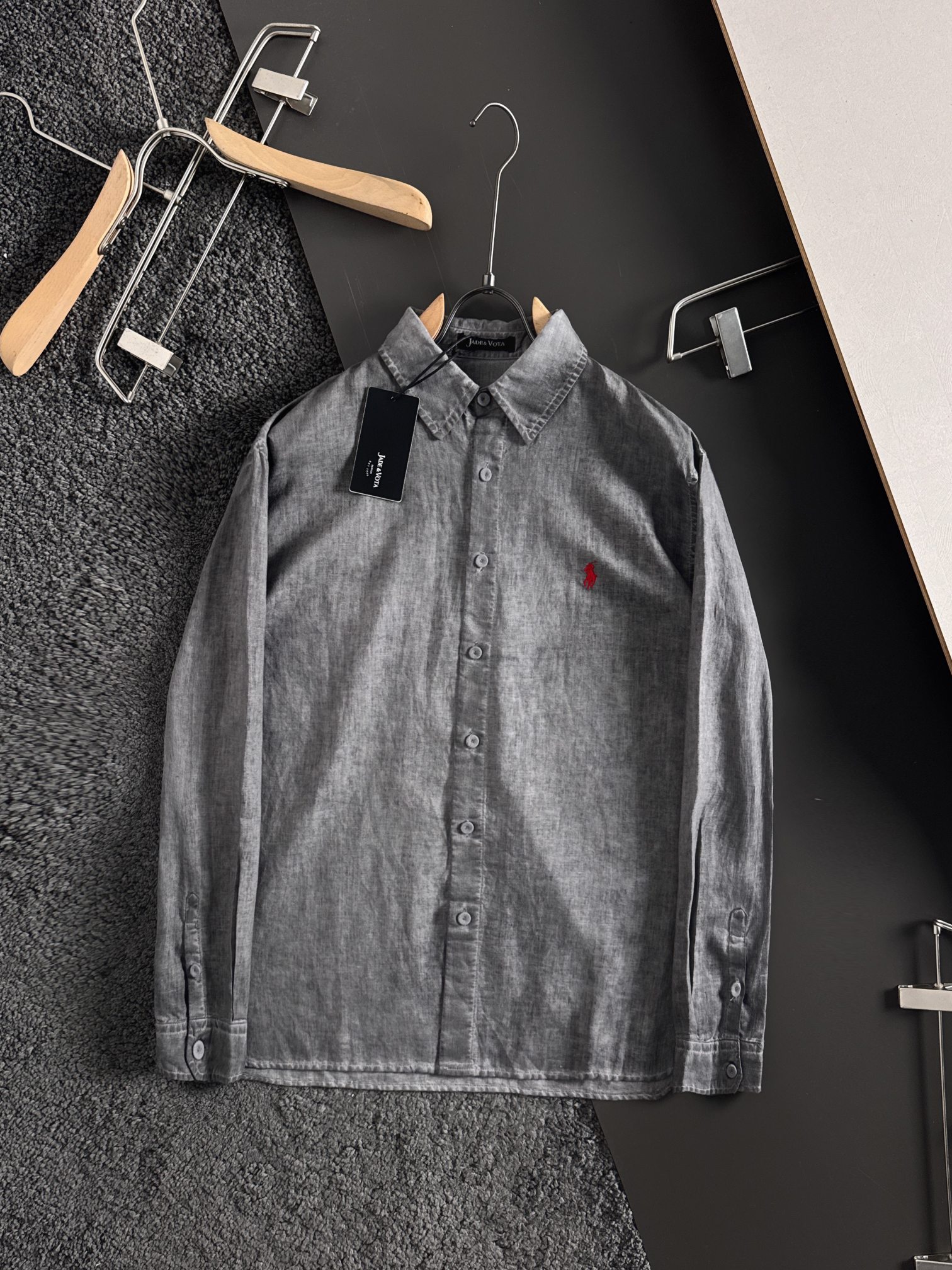 新系列♟️洗水亚麻衬衫面料自带高级感，胸前小标点缀，简约又别致，穿上它，松弛与精致一键拿捏～码数：S-X